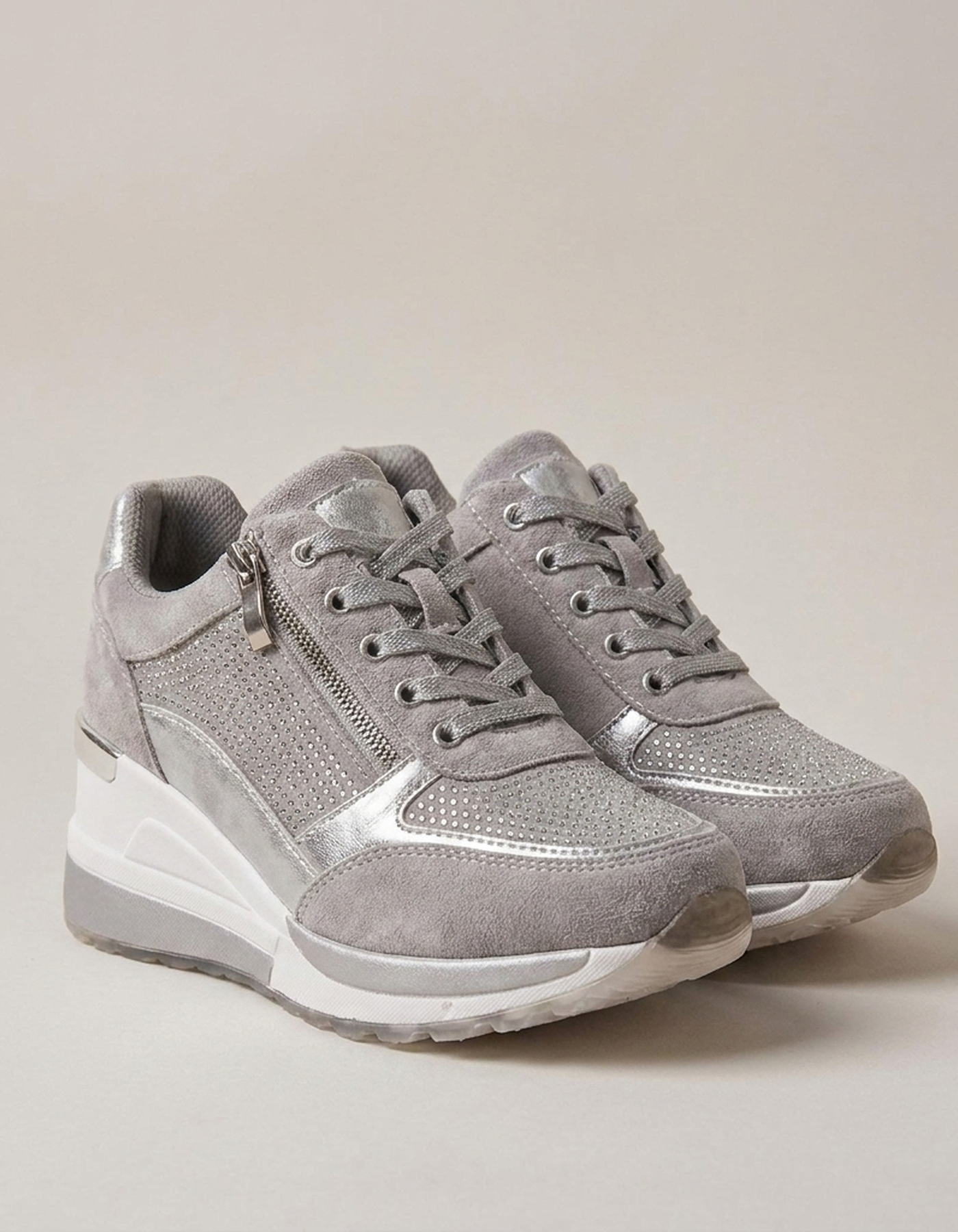 PLUXSTYLE::numise::side-zip-platform-sneakers::closeup-detail