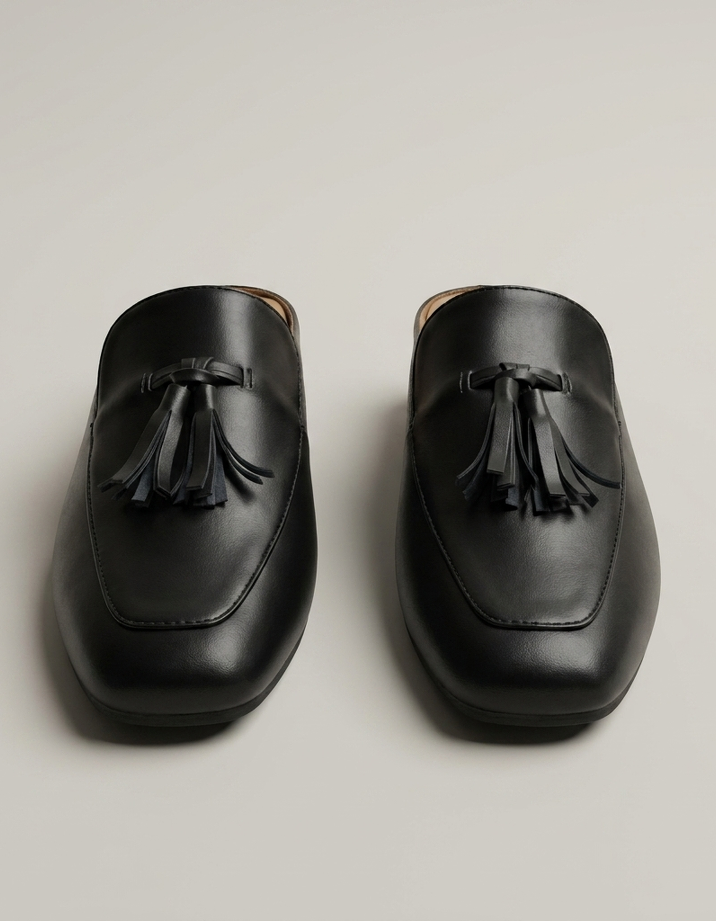 PLUXSTYLE::numise::womens-backless-tassel-loafers::pack-black