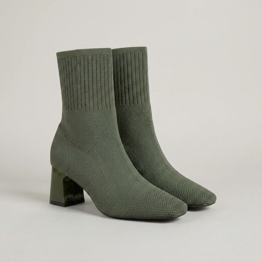 PLUXSTYLE::numise::ribbed-collar-ankle-boots::closeup-detail