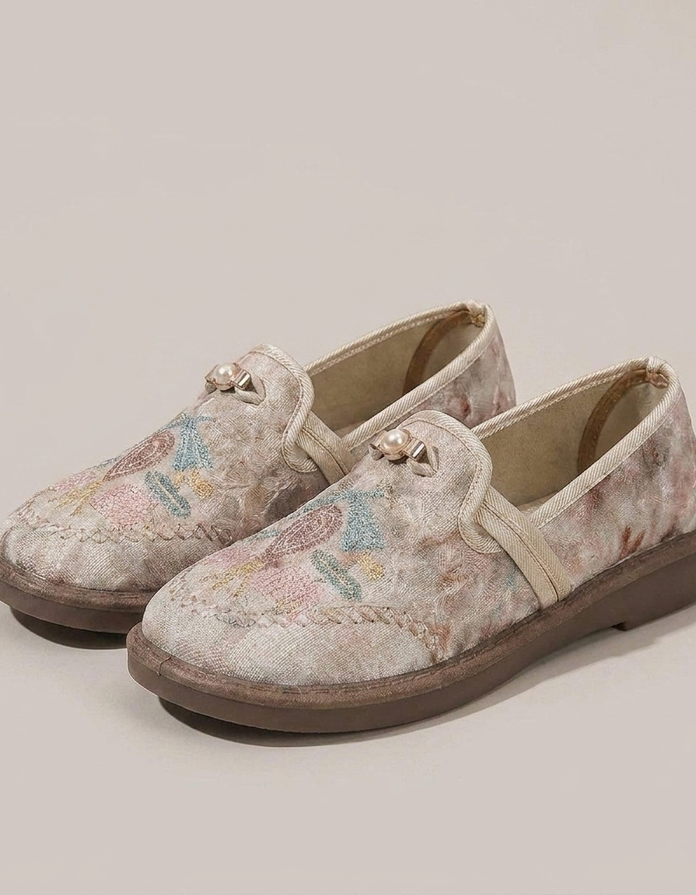PLUXSTYLE::numise::amelia-floral-embroidered-loafers::closeup-detail