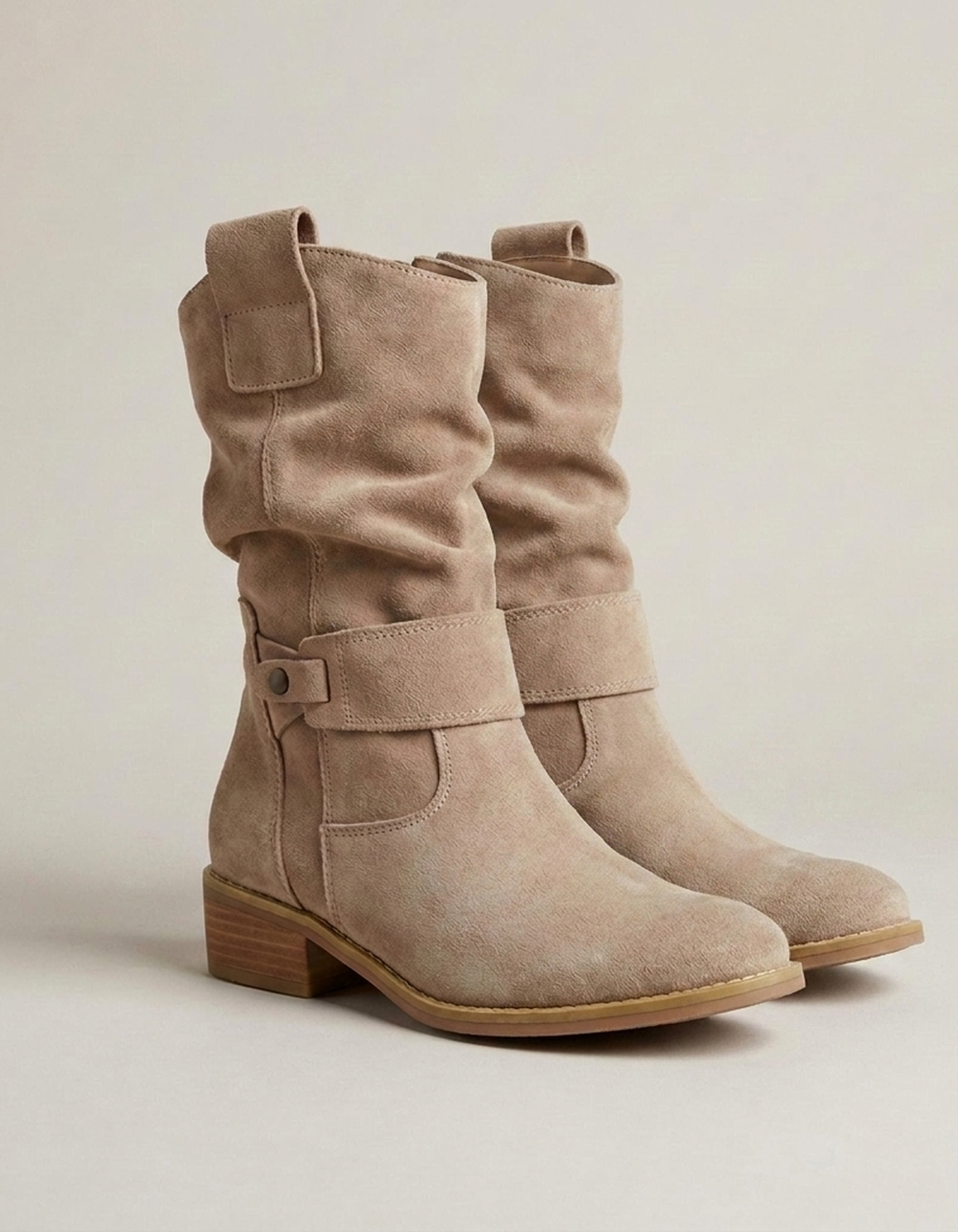 PLUXSTYLE::numise::slouch-fit-buckle-ankle-boots::closeup-detail