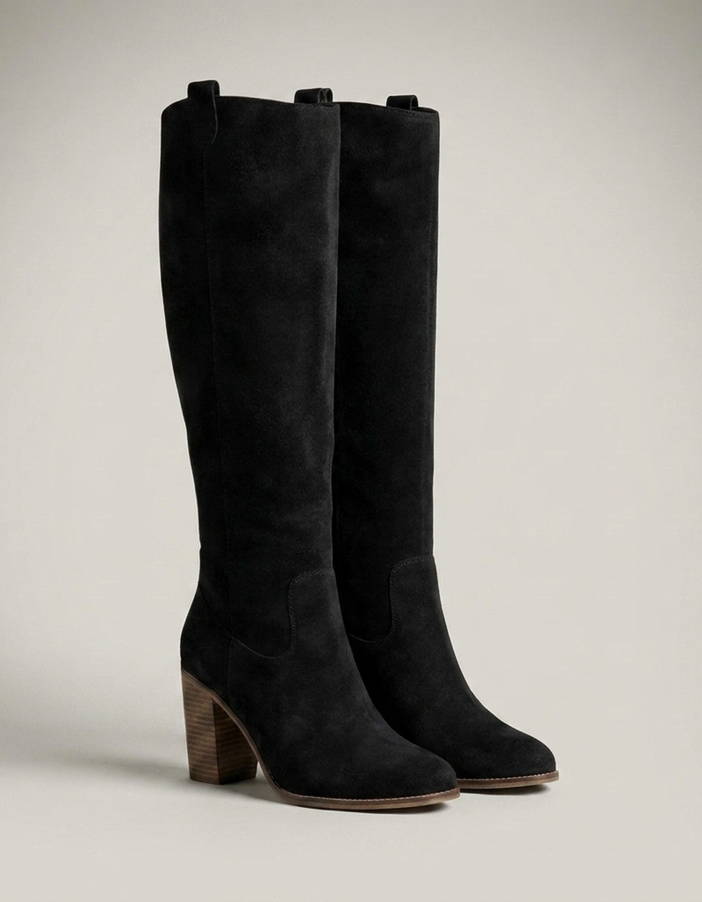 PLUXSTYLE::numise::pull-on-block-heel-knee-high-boots::closeup-detail
