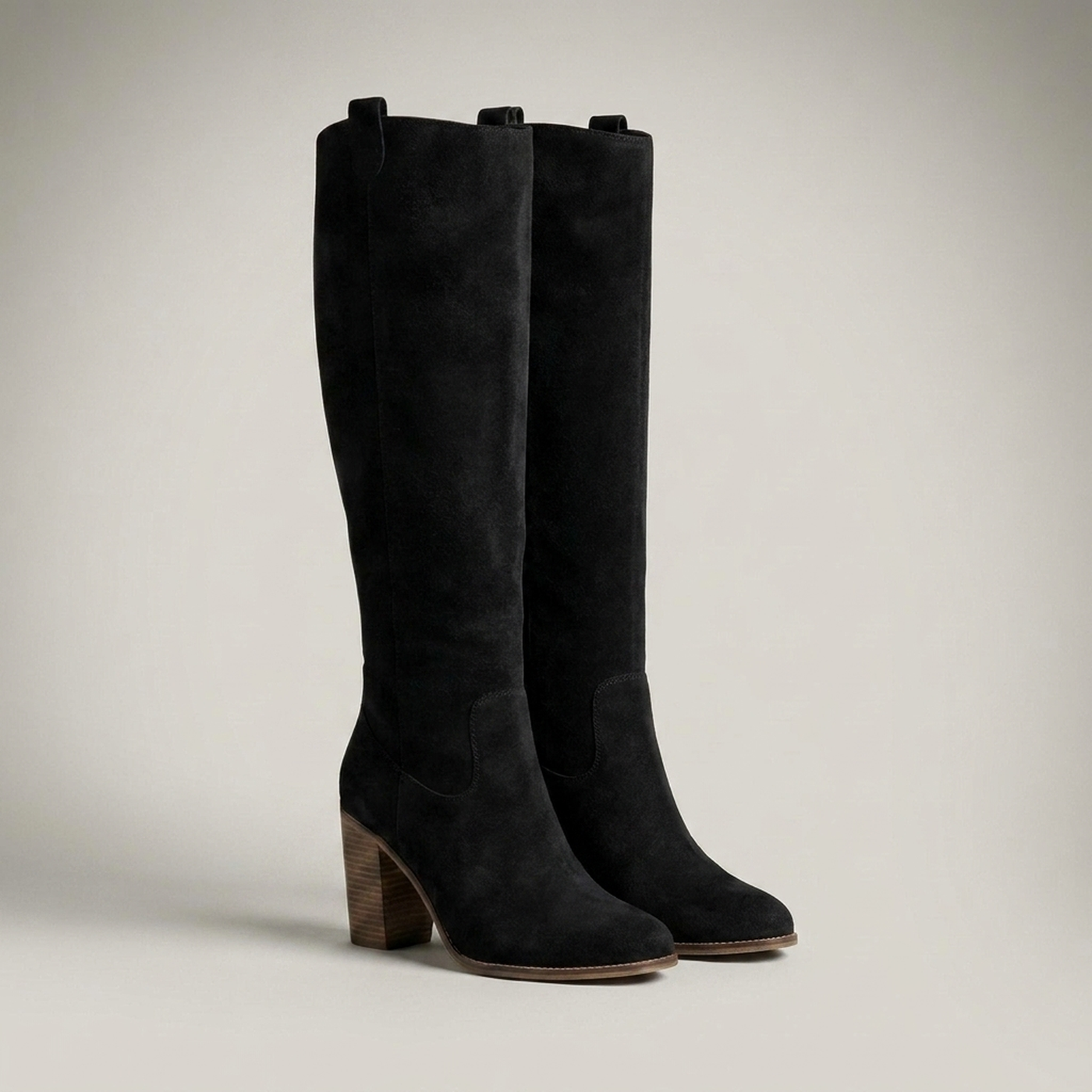 PLUXSTYLE::numise::pull-on-block-heel-knee-high-boots::closeup-detail