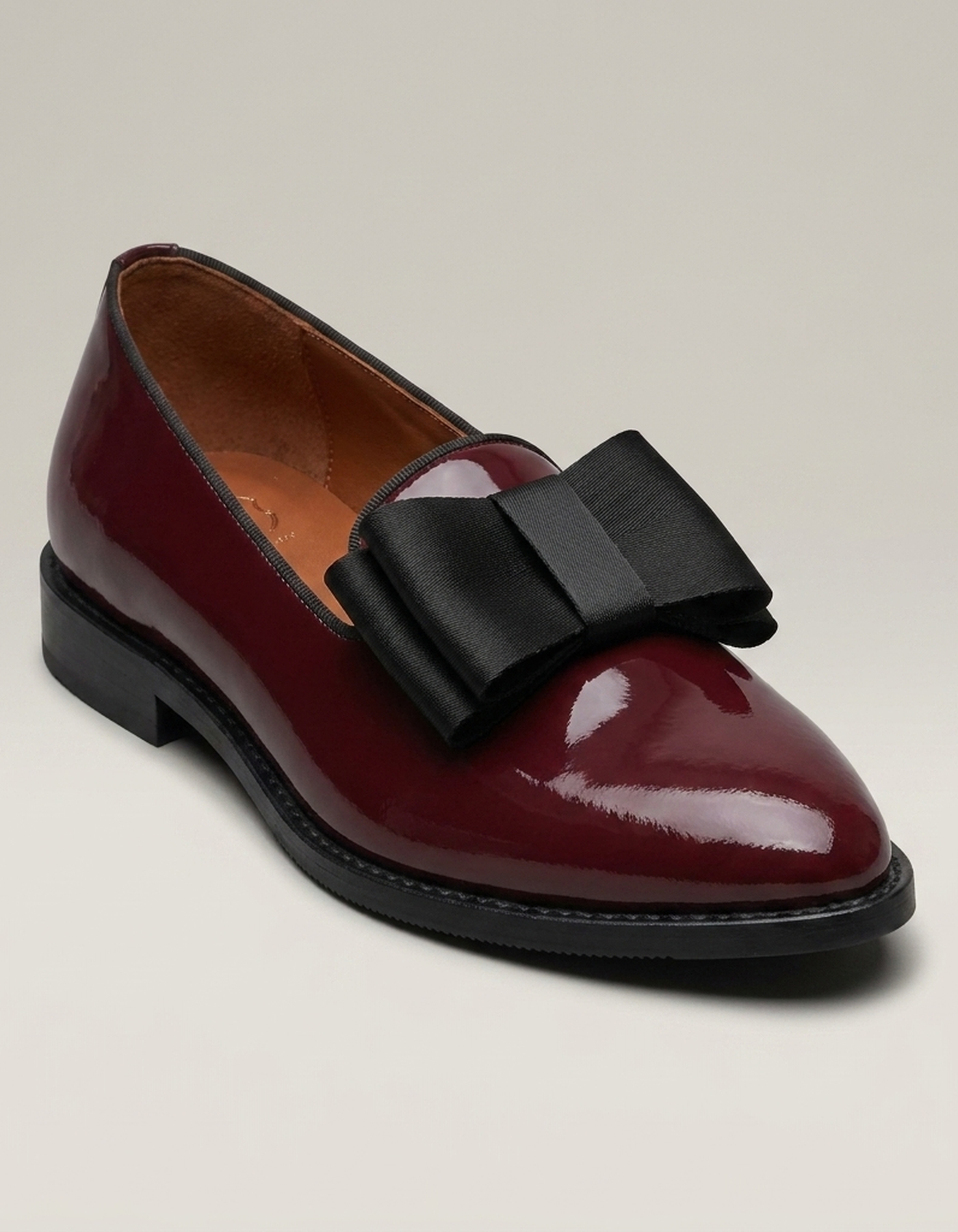 PLUXSTYLE::numise::womens-flexible-sole-loafers::closeup-hero