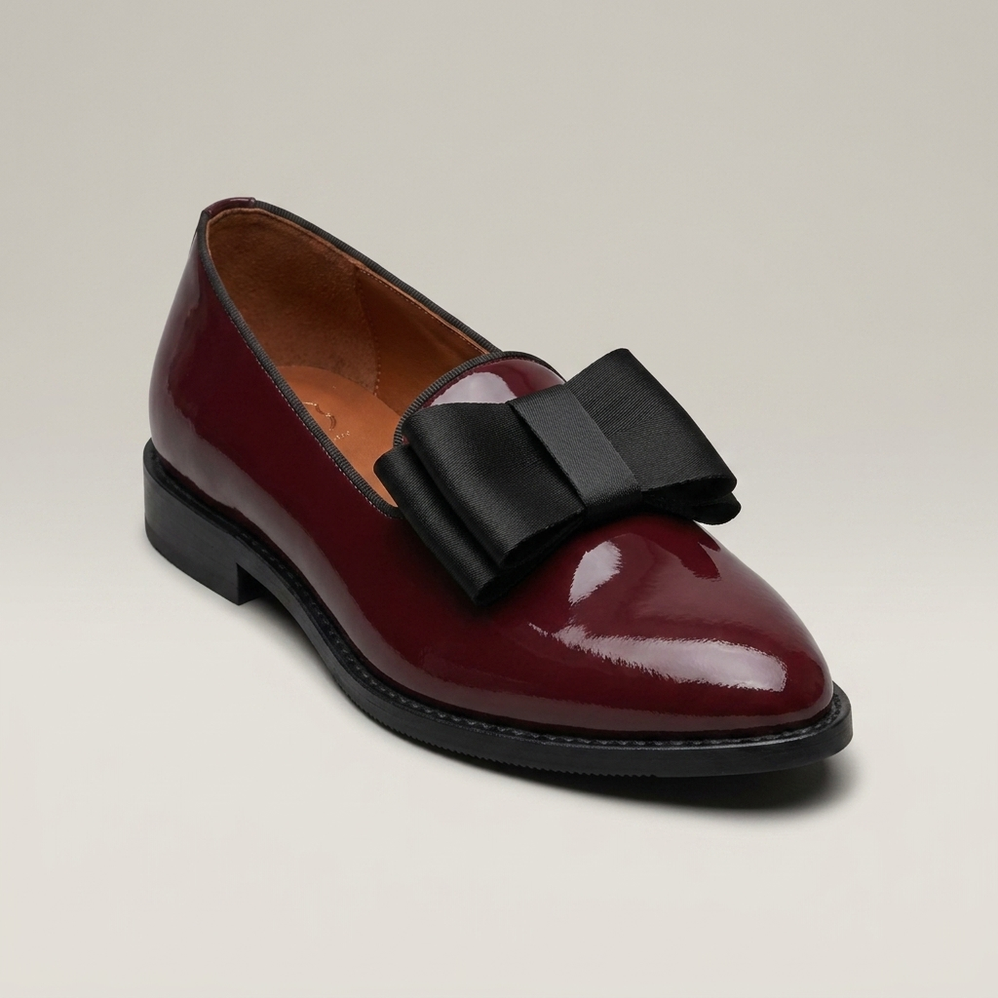 PLUXSTYLE::numise::womens-flexible-sole-loafers::closeup-hero