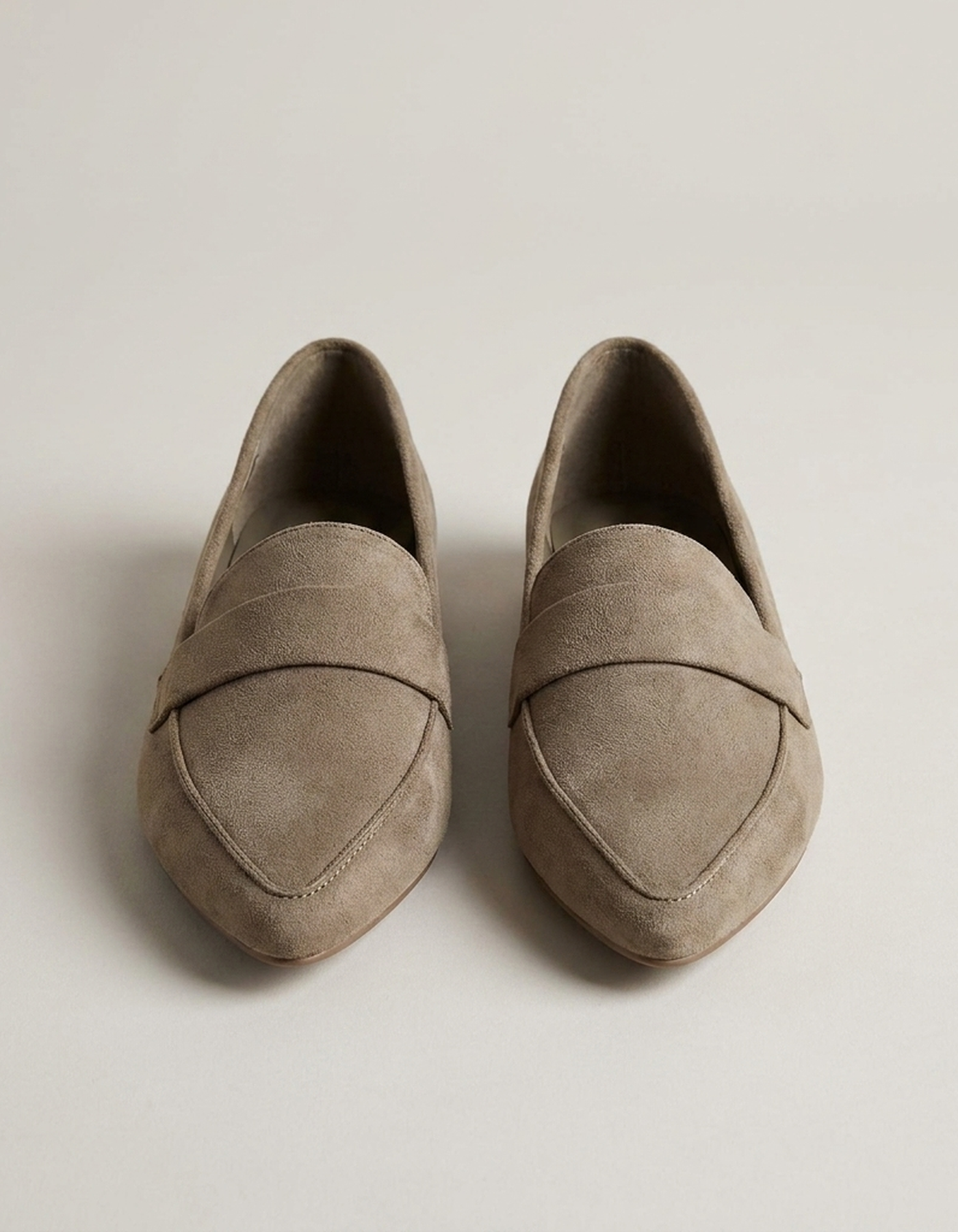 PLUXSTYLE::numise::henry-sleek-pointed-toe-loafers::pack-khaki
