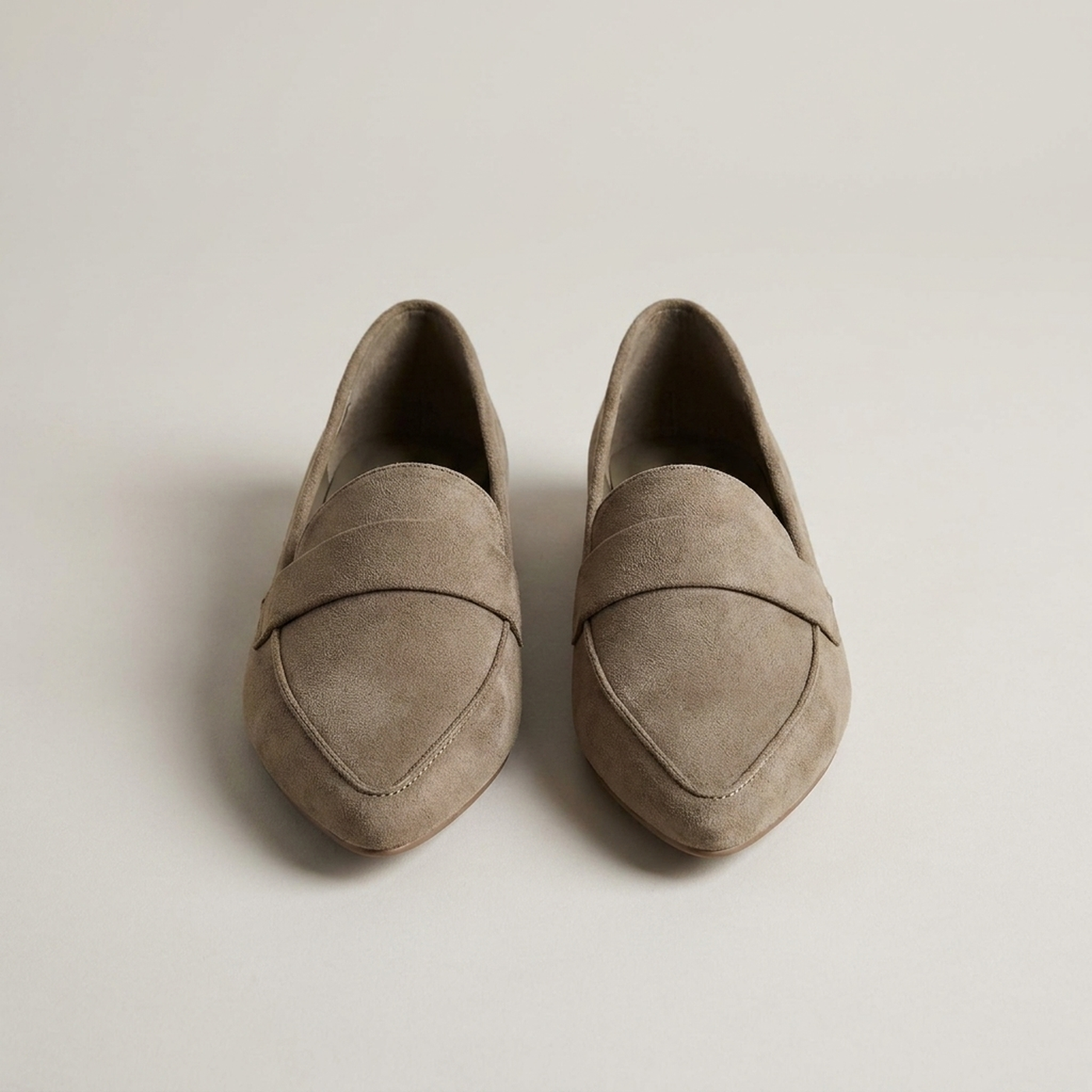 PLUXSTYLE::numise::henry-sleek-pointed-toe-loafers::pack-khaki