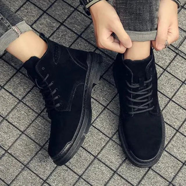 PLUXSTYLE::numise::mens-lace-up-chukka-boots::lifestyle-keep-1