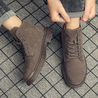 PLUXSTYLE::numise::mens-lace-up-chukka-boots::lifestyle-keep-2