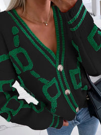 PLUXSTYLE::numise::geometric-v-neck-cardigan::lifestyle-keep-2