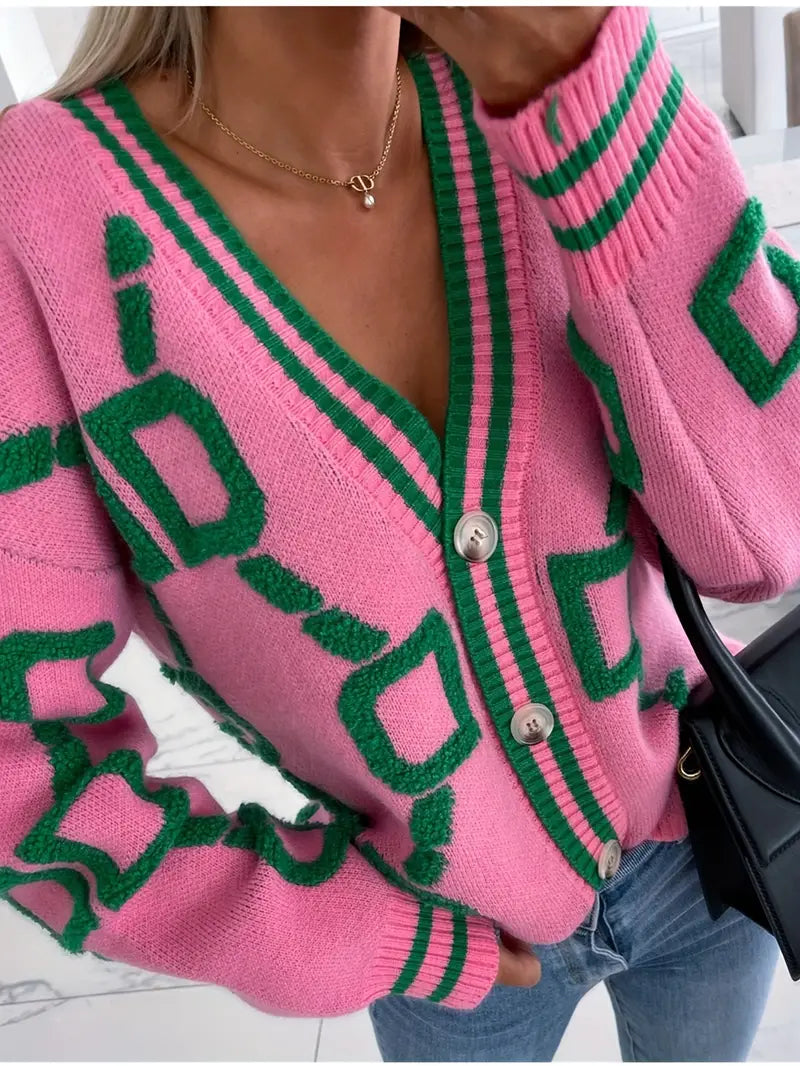 PLUXSTYLE::numise::geometric-v-neck-cardigan::lifestyle-keep-1
