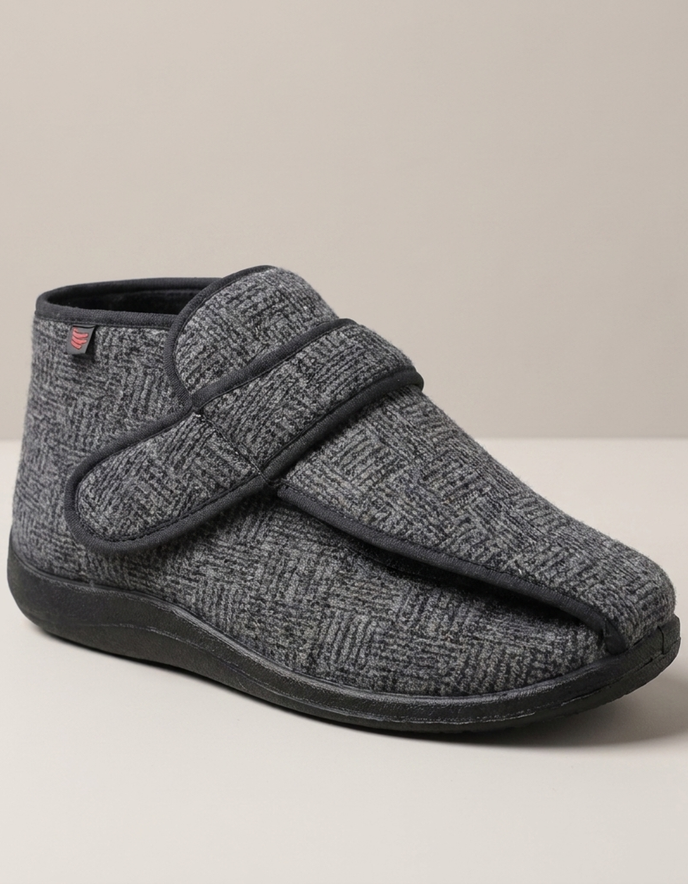 PLUXSTYLE::numise::adam-adjustable-slip-on-boots::closeup-hero