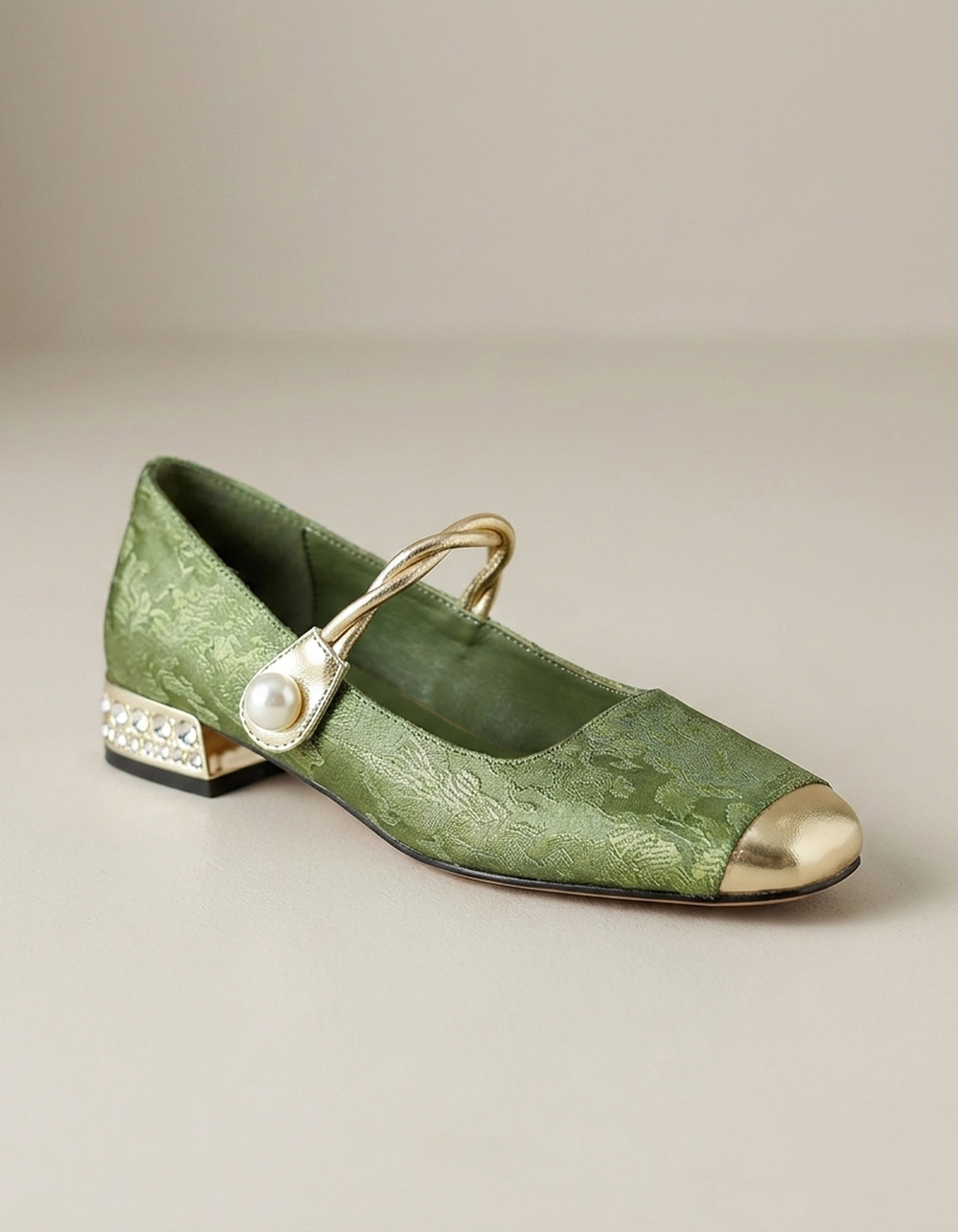 PLUXSTYLE::numise::everyday-mary-jane-shoes::closeup-hero
