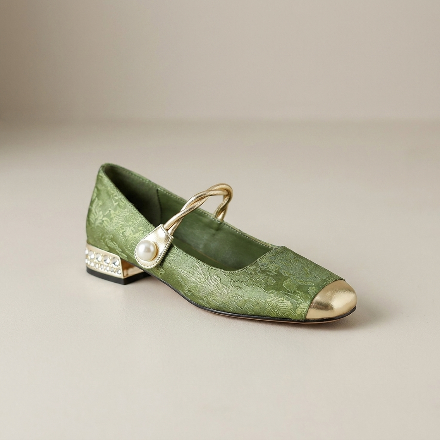 PLUXSTYLE::numise::everyday-mary-jane-shoes::closeup-hero