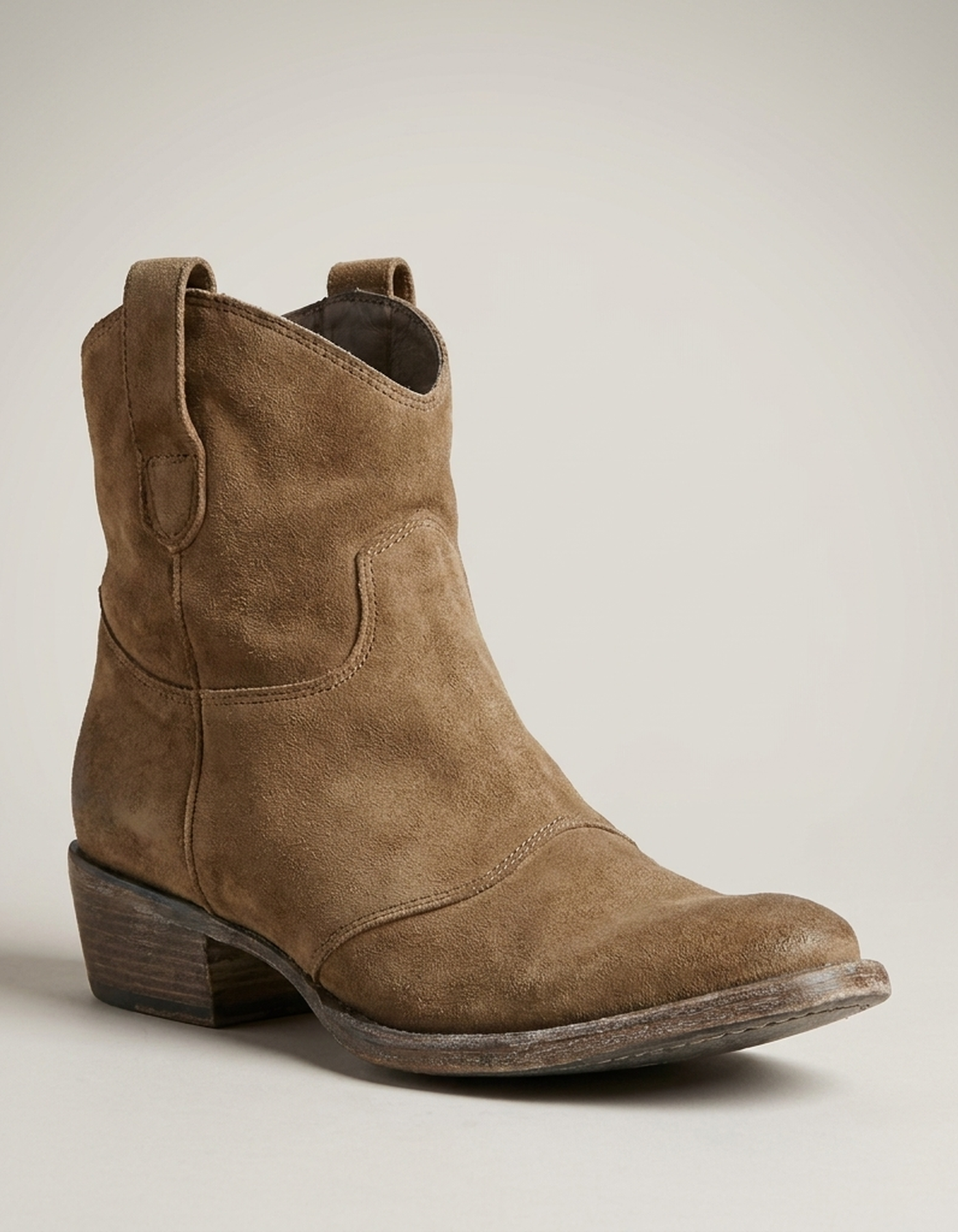 PLUXSTYLE::numise::alessia-western-ankle-boots::closeup-hero