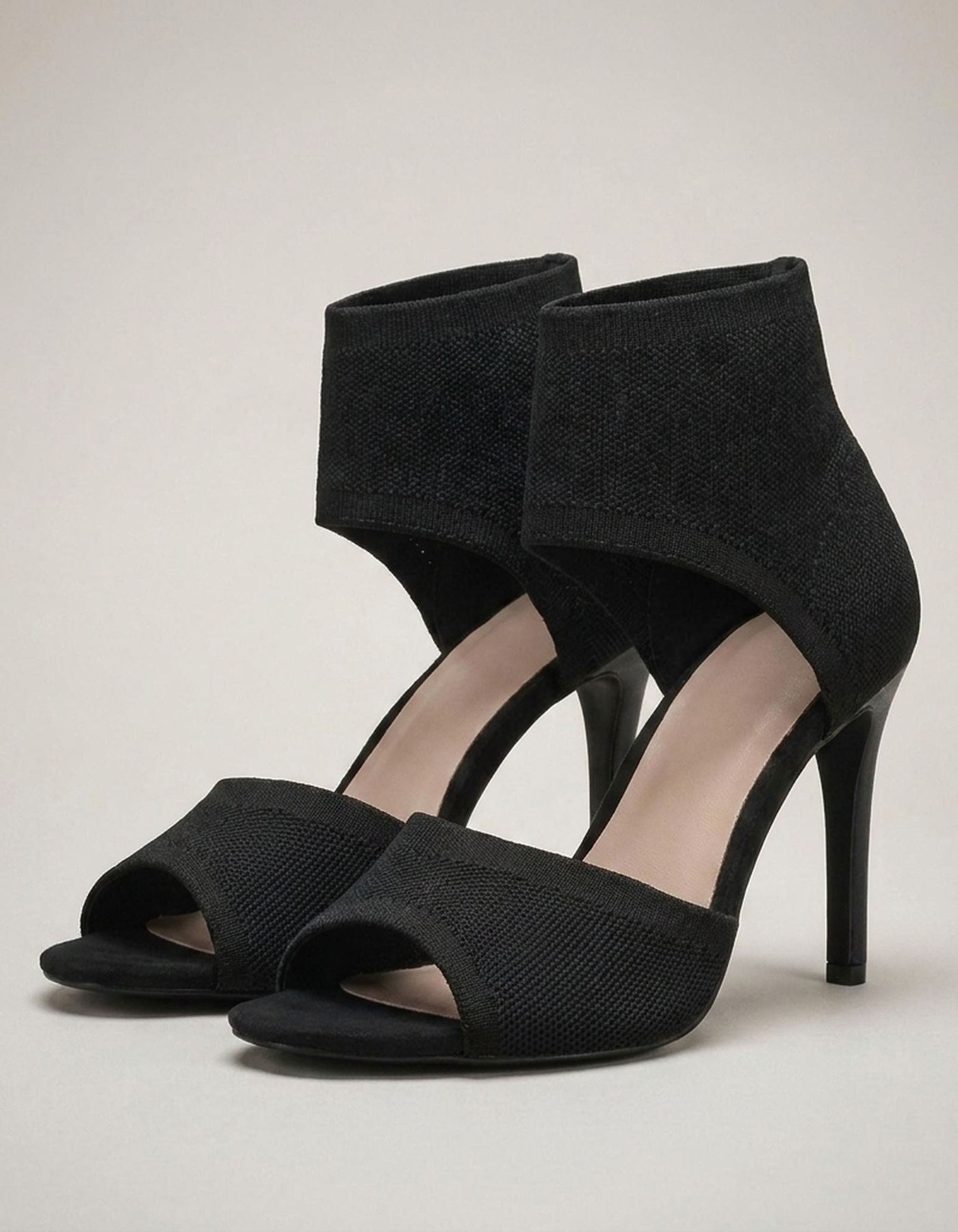PLUXSTYLE::numise::womens-everyday-zip-ankle-boots::closeup-detail
