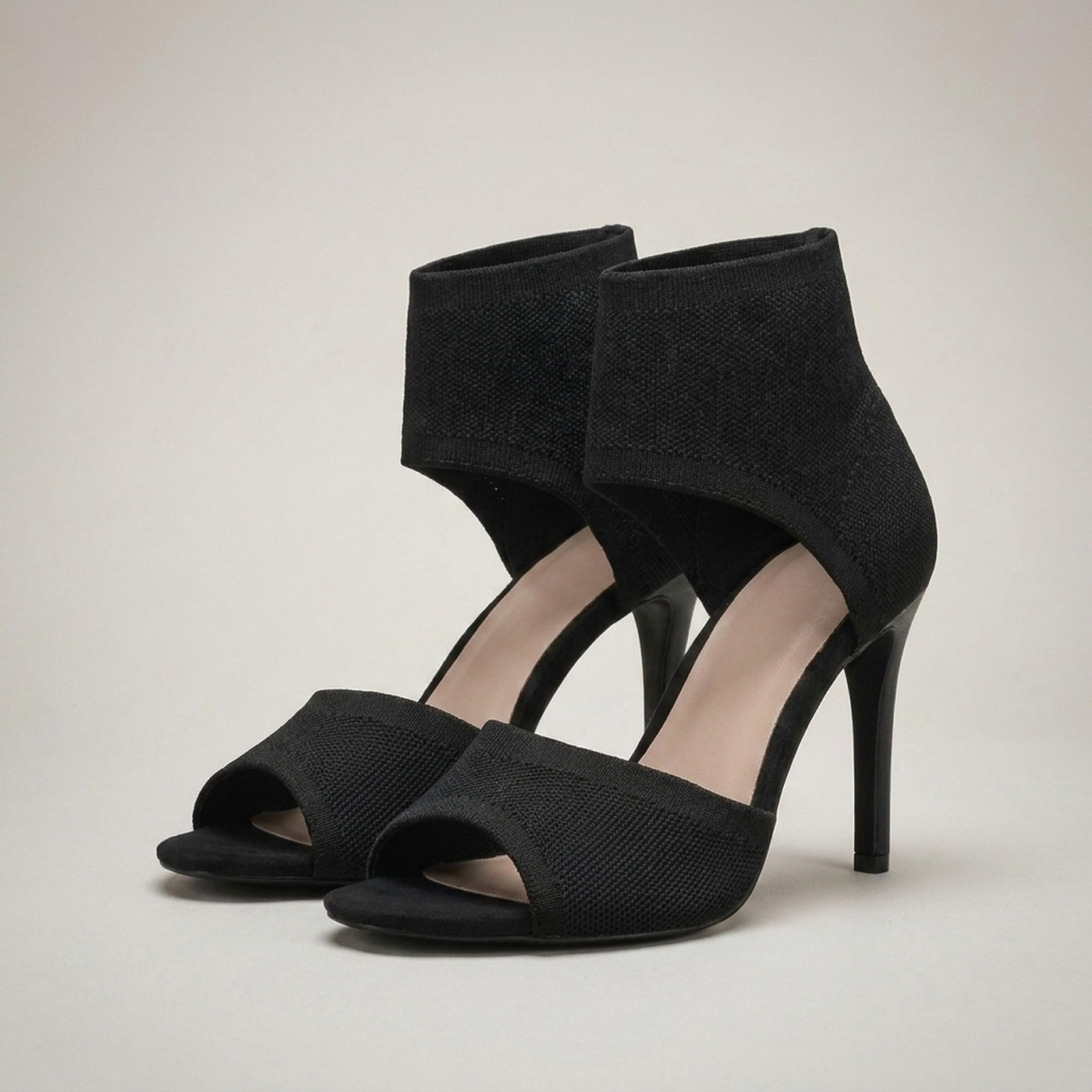 PLUXSTYLE::numise::womens-everyday-zip-ankle-boots::closeup-detail