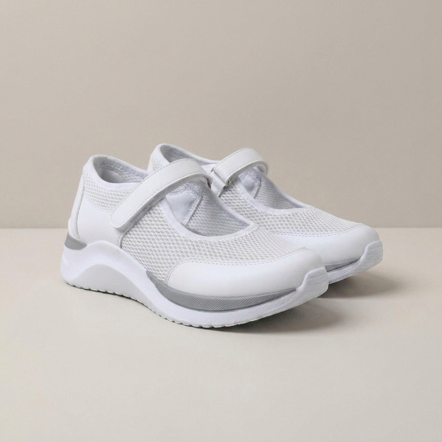 PLUXSTYLE::numise::basket-mary-jane-buckle-sneakers::closeup-detail