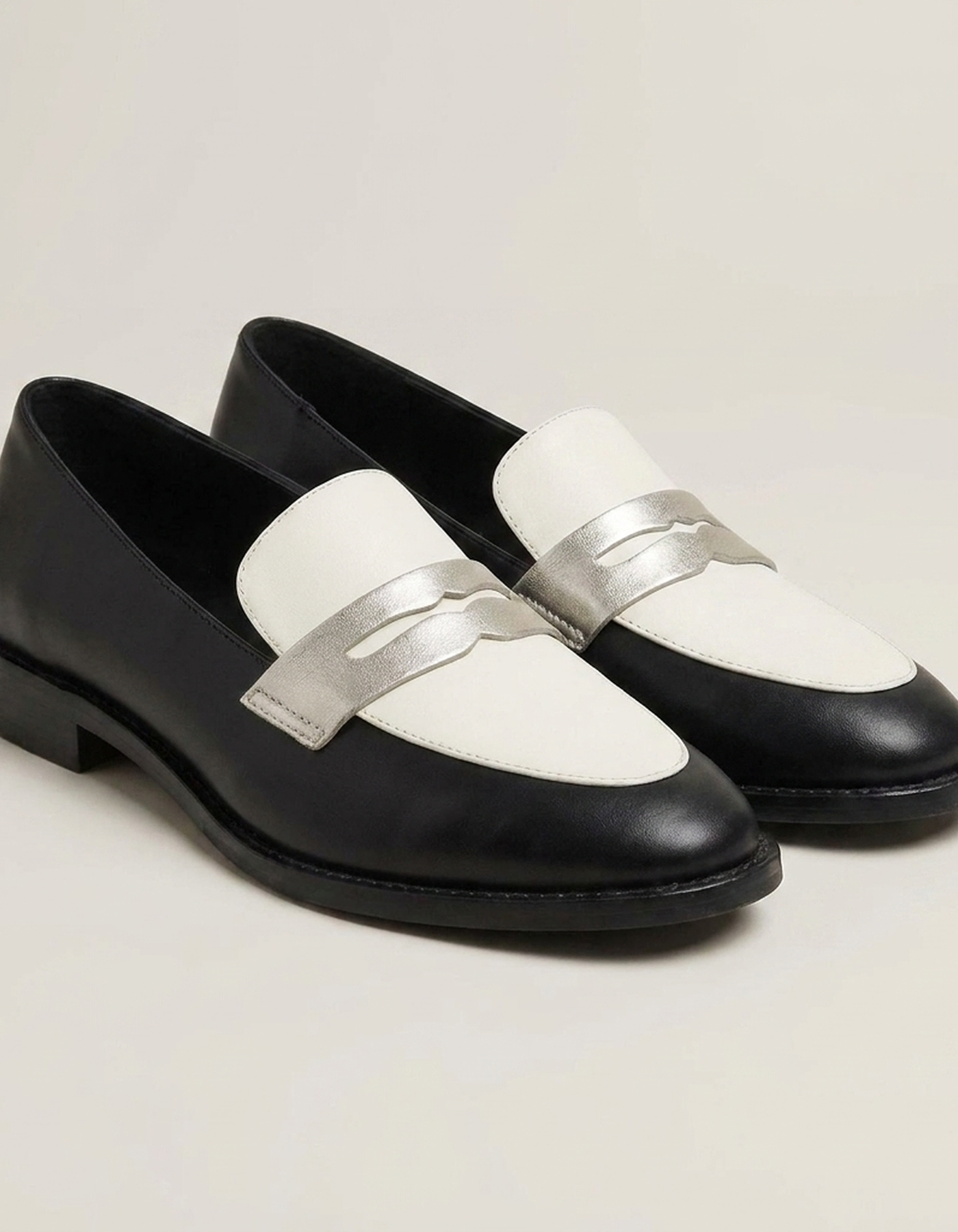 PLUXSTYLE::numise::abby-black-white-loafers::closeup-detail