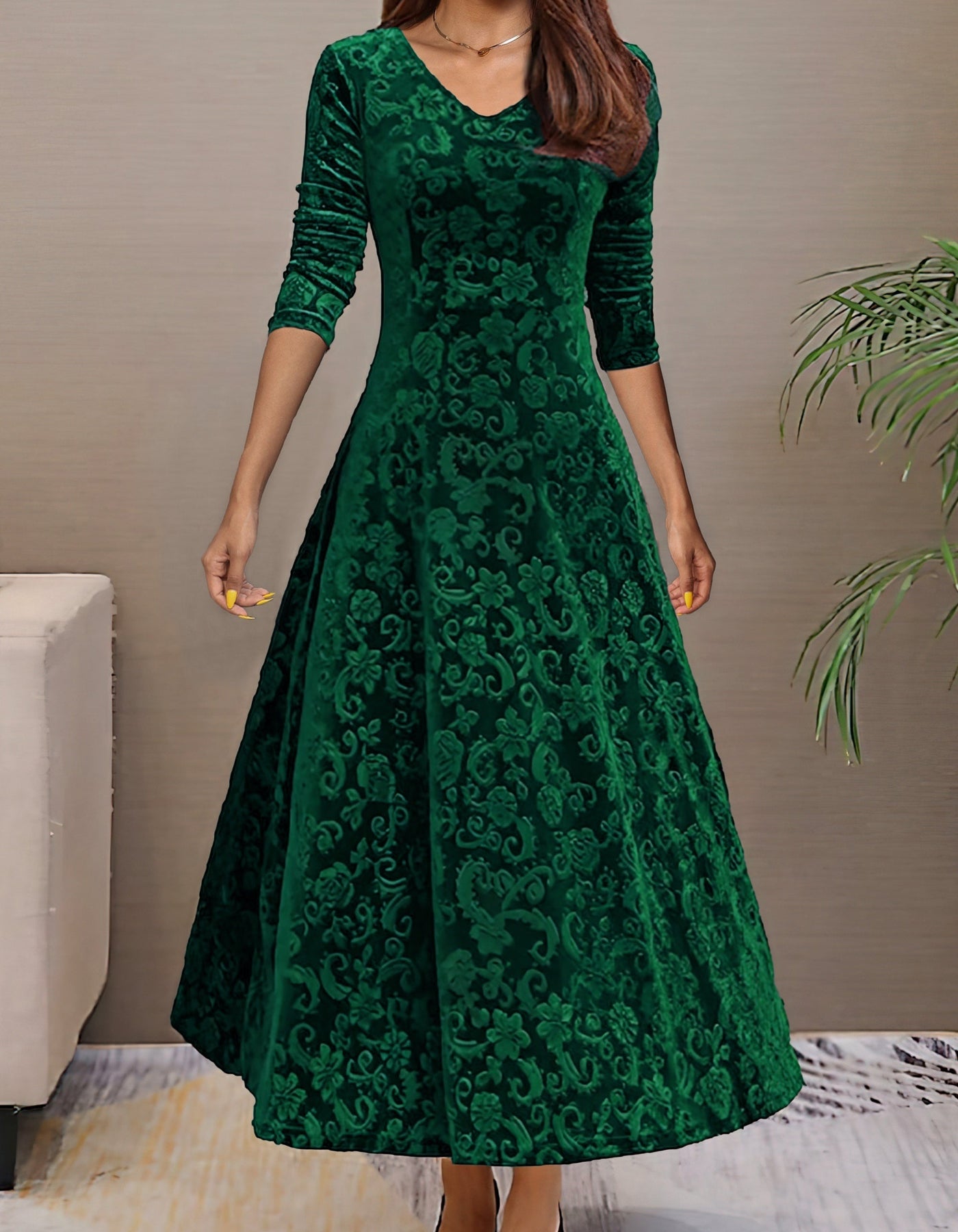 PLUXSTYLE::numise::amelia-elegant-occasion-dress::lifestyle-keep-1