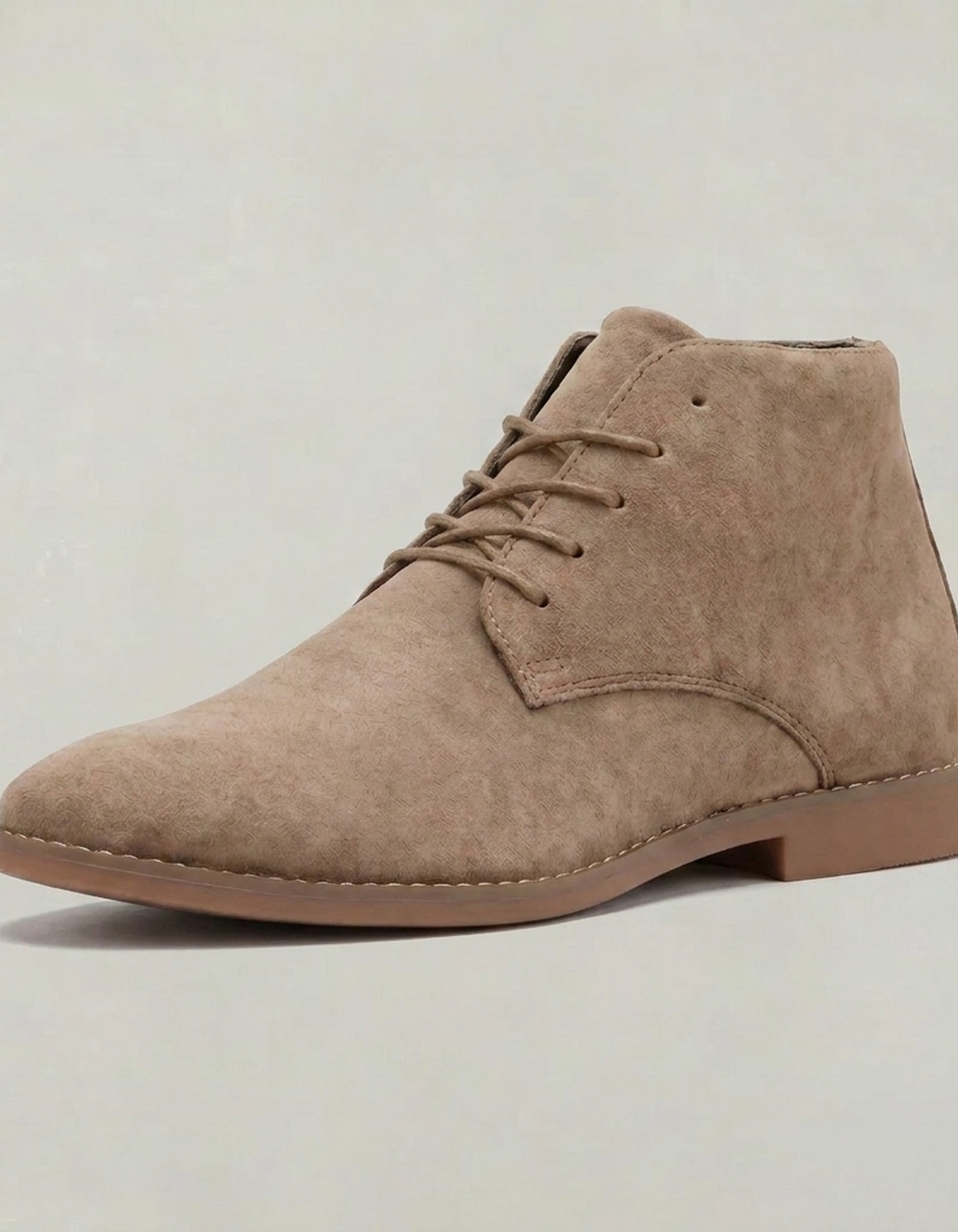 PLUXSTYLE::numise::smart-casual-chelsea-footwear::closeup-hero