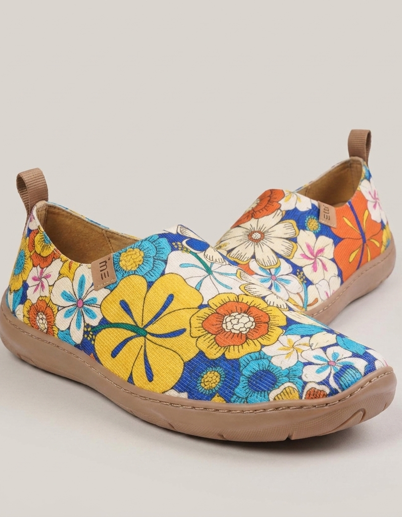 PLUXSTYLE::numise::womens-60s-floral-slip-on-footwear::closeup-hero