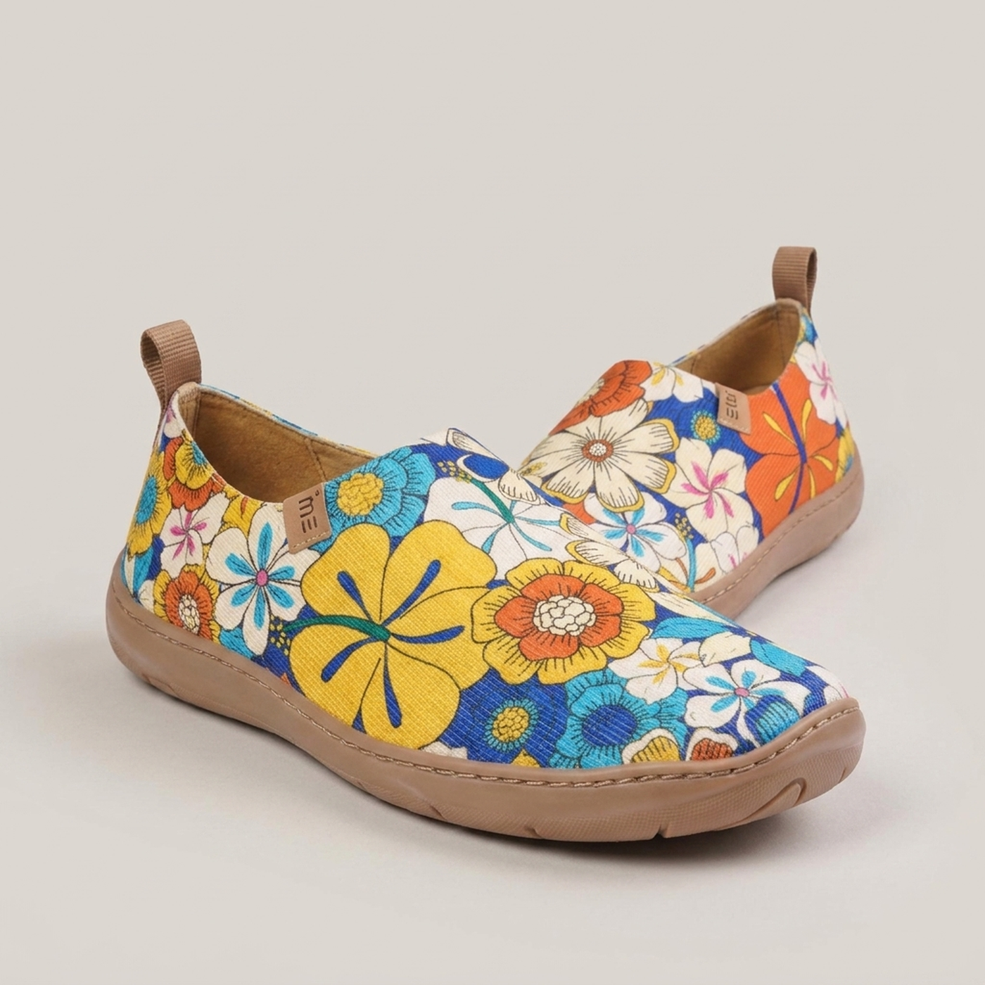 PLUXSTYLE::numise::womens-60s-floral-slip-on-footwear::closeup-hero