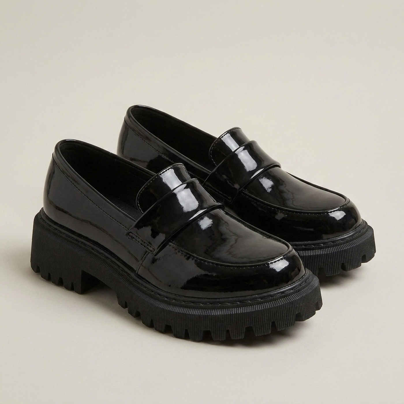 PLUXSTYLE::numise::womens-cushioned-platform-loafers::closeup-detail