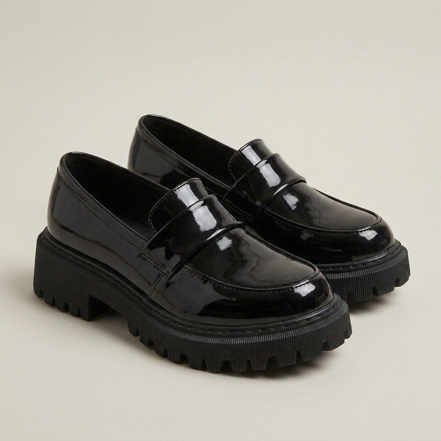 PLUXSTYLE::numise::womens-cushioned-platform-loafers::closeup-detail