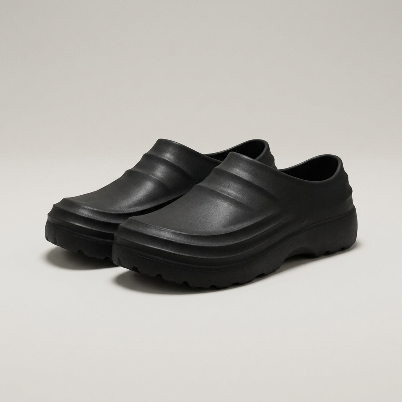 PLUXSTYLE::numise::slip-resistant-comfort-clogs::pack-hero