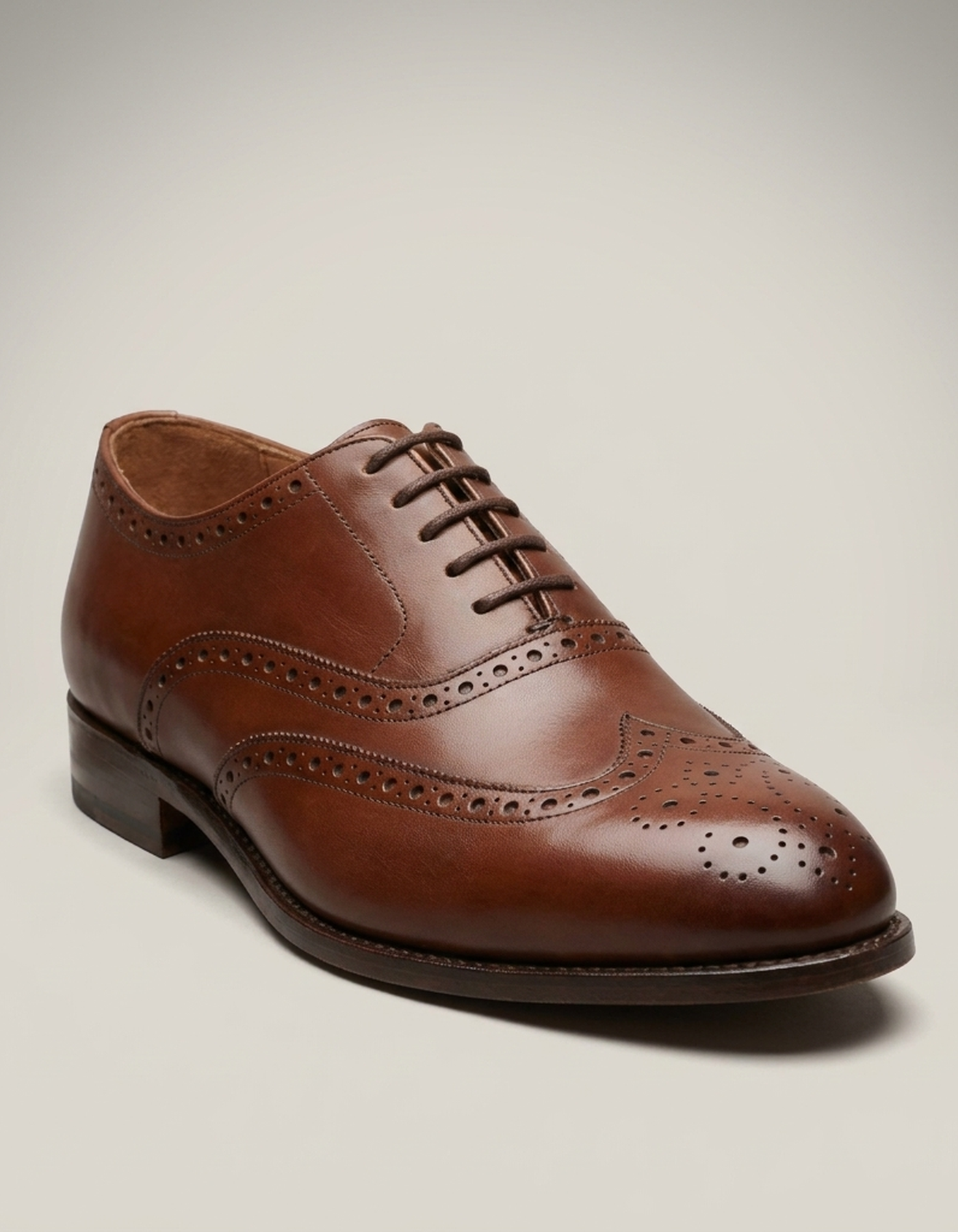 PLUXSTYLE::numise::adam-brogue-dress-shoes::closeup-hero