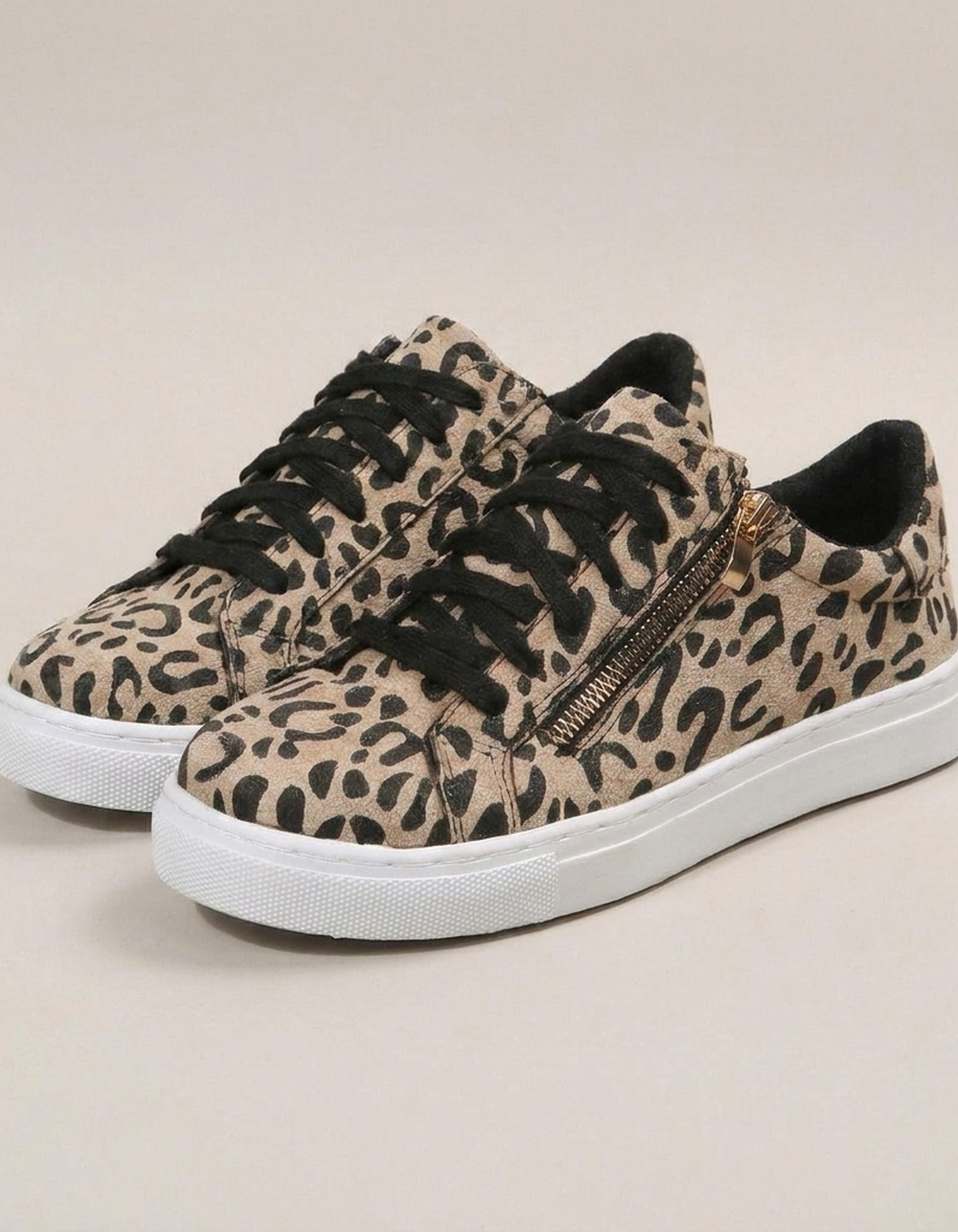 PLUXSTYLE::numise::leopard-low-top-platform-sneakers::closeup-detail
