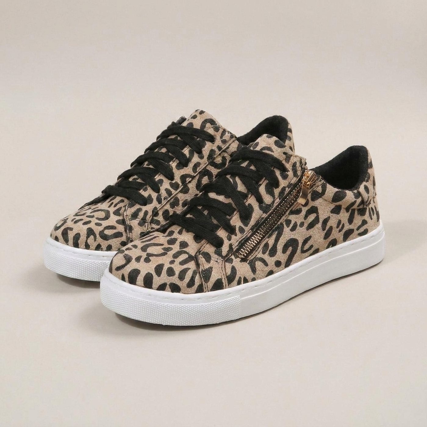 PLUXSTYLE::numise::leopard-low-top-platform-sneakers::closeup-detail