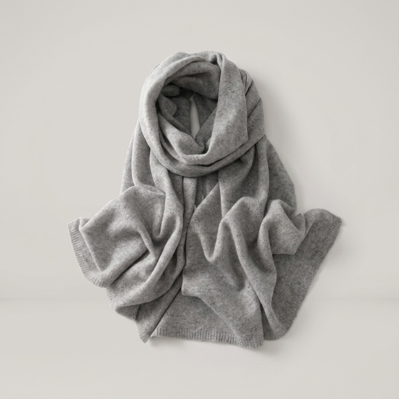 PLUXSTYLE::numise::everyday-lightweight-scarf::pack-hero