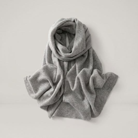PLUXSTYLE::numise::everyday-lightweight-scarf::pack-hero