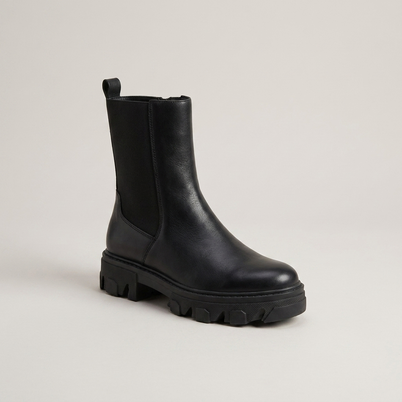 PLUXSTYLE::numise::alina-chunky-everyday-boots::closeup-hero