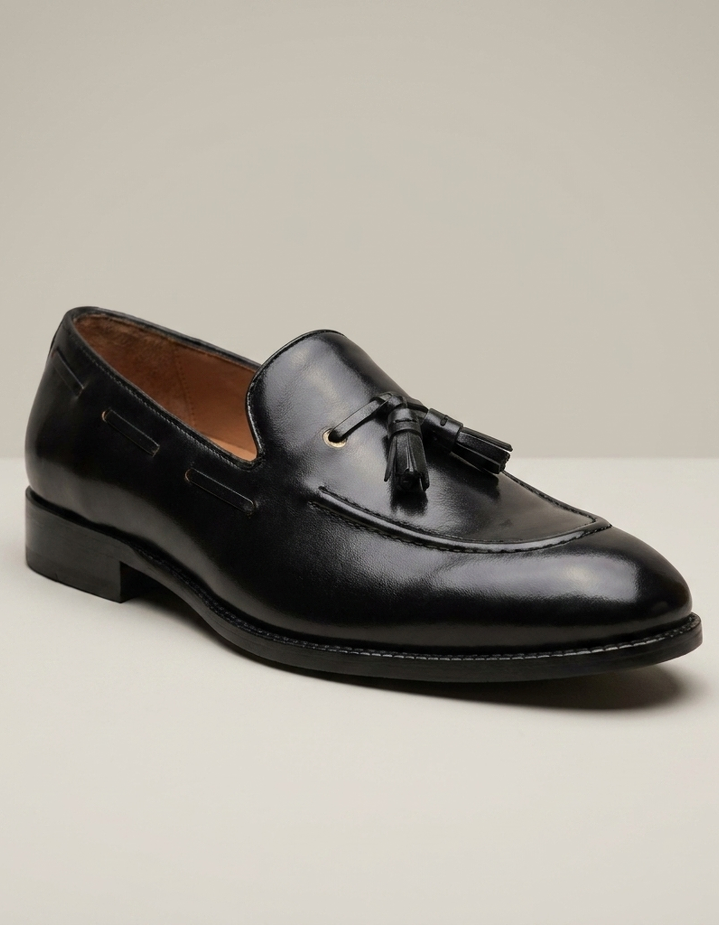 PLUXSTYLE::numise::adam-black-tassel-loafers::closeup-hero