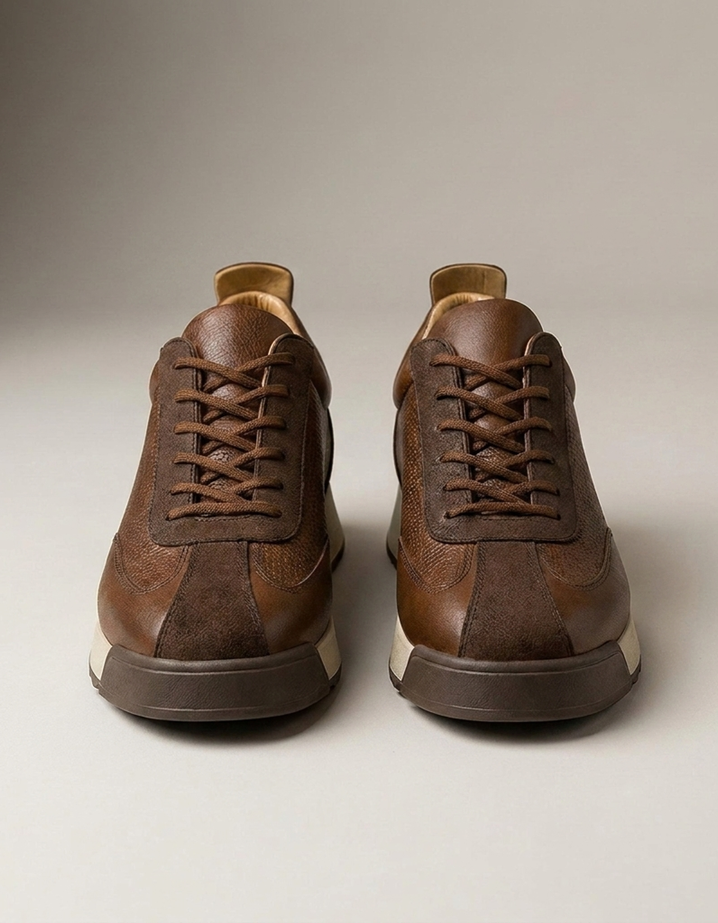 PLUXSTYLE::numise::savoni-everyday-sneakers::closeup-detail