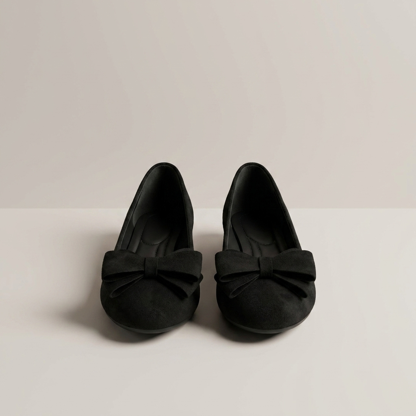 PLUXSTYLE::numise::abigail-bow-accent-table::pack-black