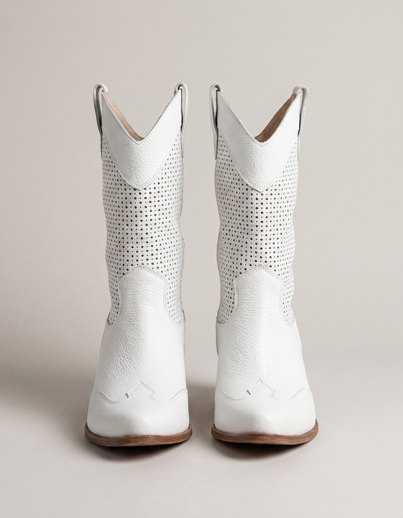 PLUXSTYLE::numise::amelia-perforated-cowboy-boots::pack-white