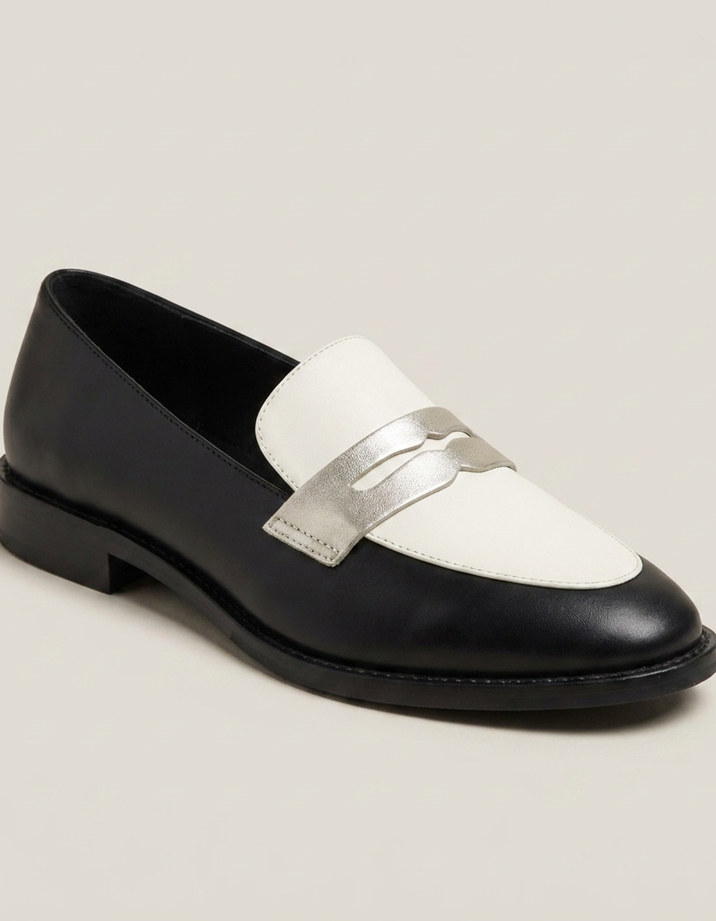 PLUXSTYLE::numise::abby-black-white-loafers::closeup-hero