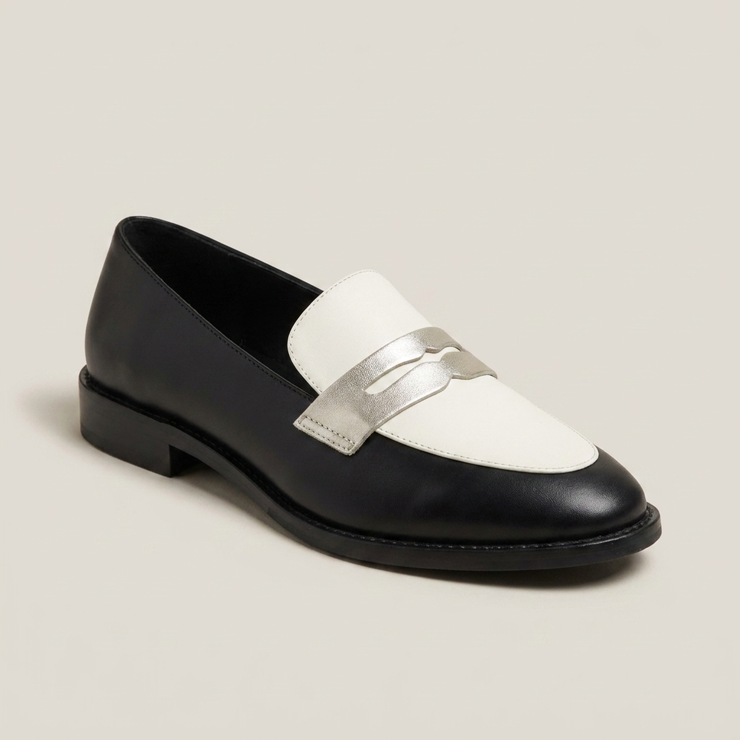 PLUXSTYLE::numise::abby-black-white-loafers::closeup-hero