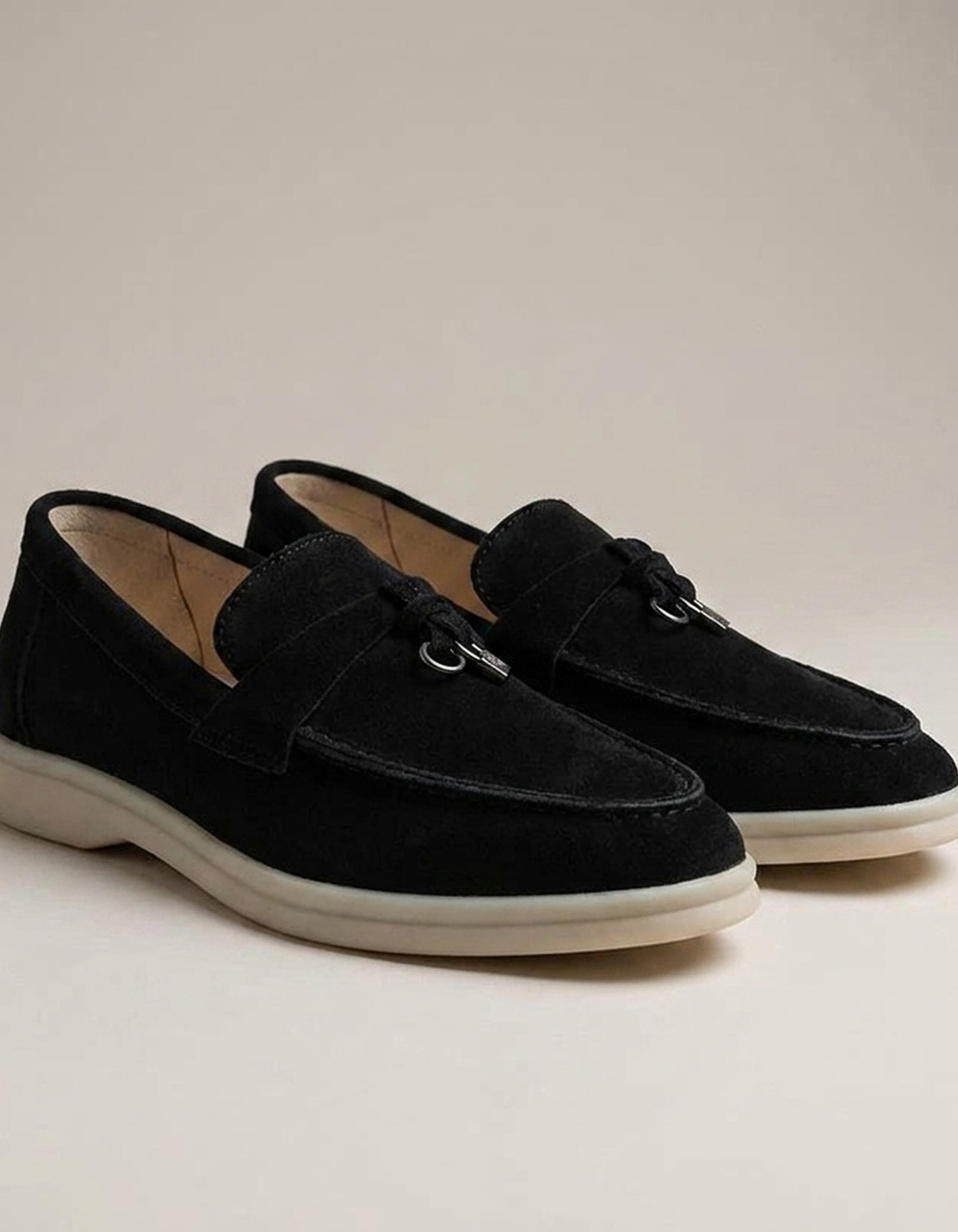 PLUXSTYLE::numise::pointed-toe-everyday-loafers::closeup-detail