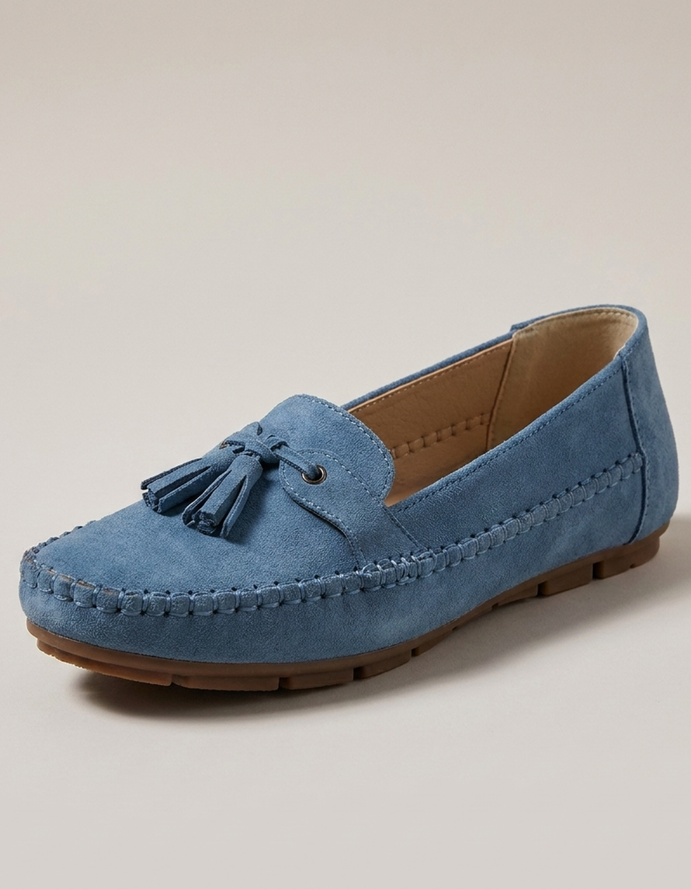 PLUXSTYLE::numise::adelina-easy-on-loafers::closeup-hero