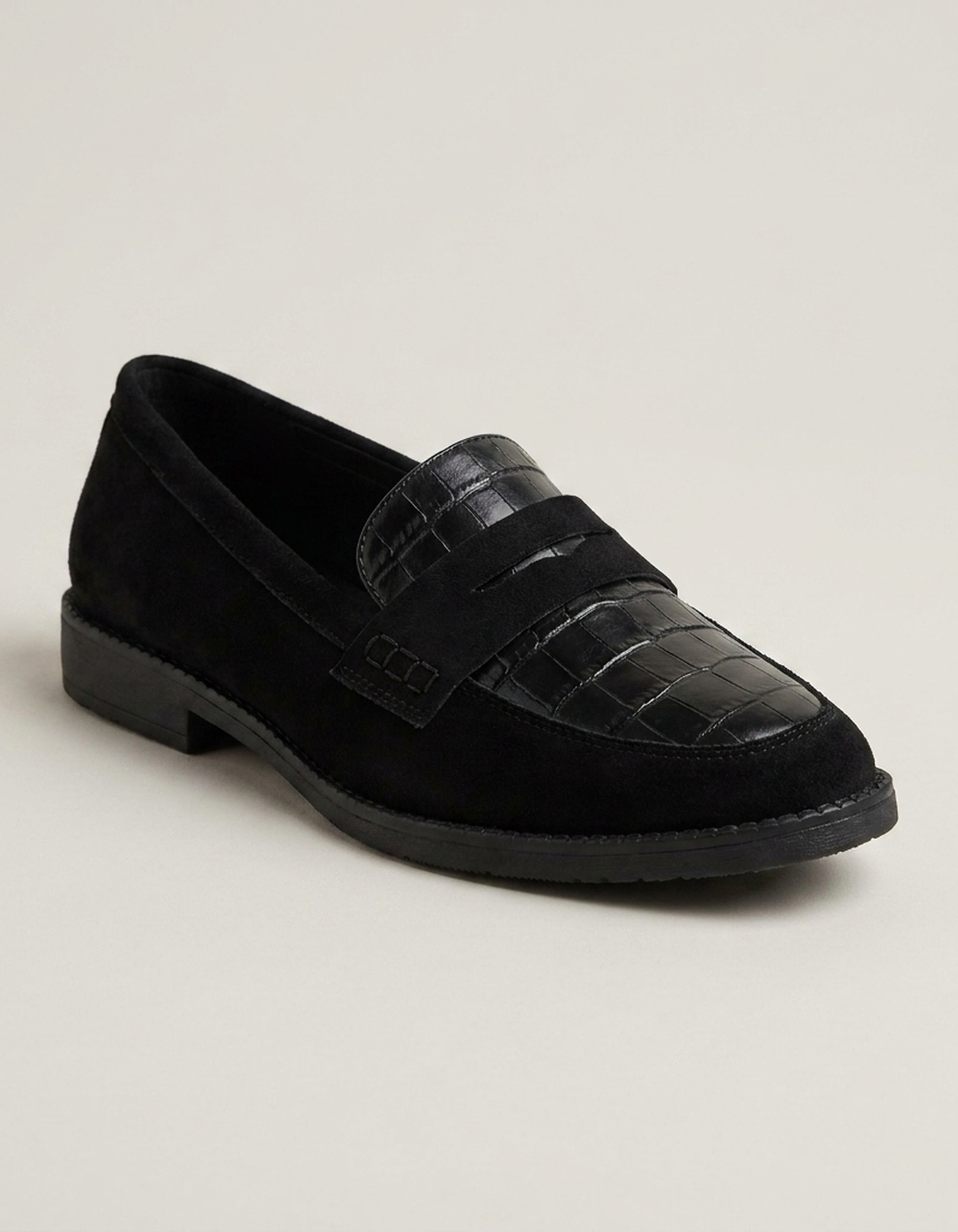 PLUXSTYLE::numise::adelaide-womens-everyday-loafers::closeup-hero