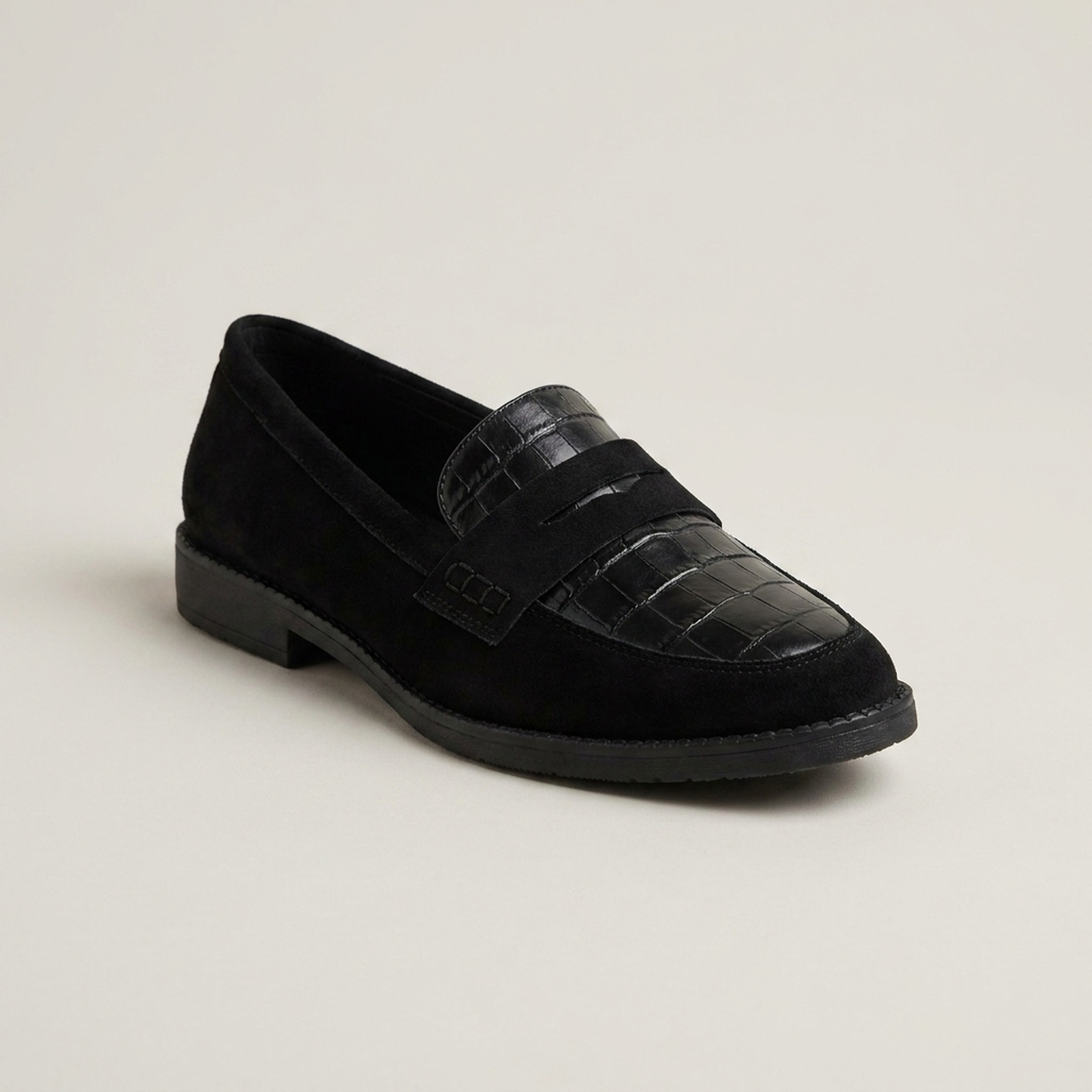 PLUXSTYLE::numise::adelaide-womens-everyday-loafers::closeup-hero