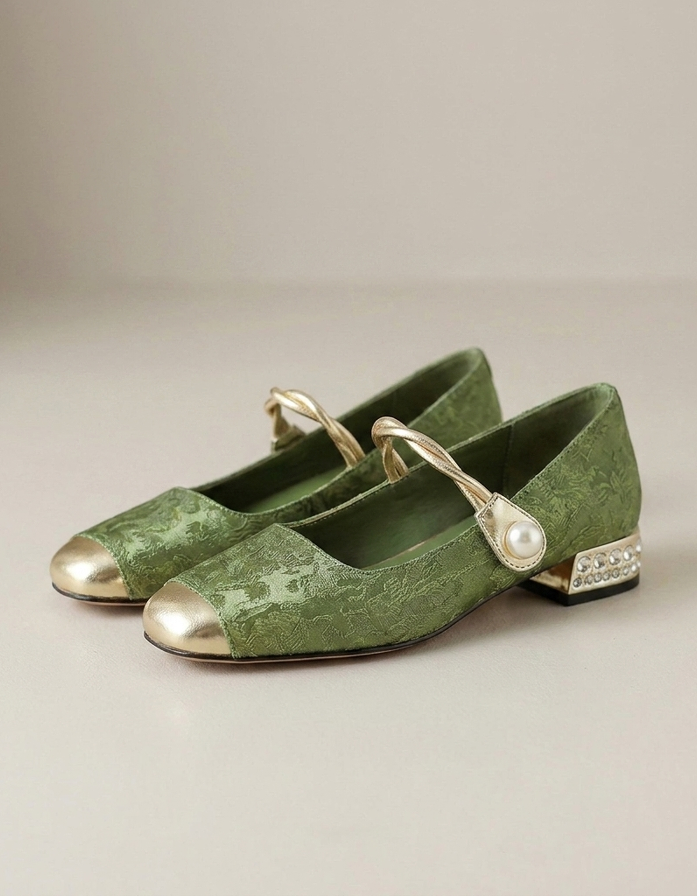 PLUXSTYLE::numise::everyday-mary-jane-shoes::closeup-detail