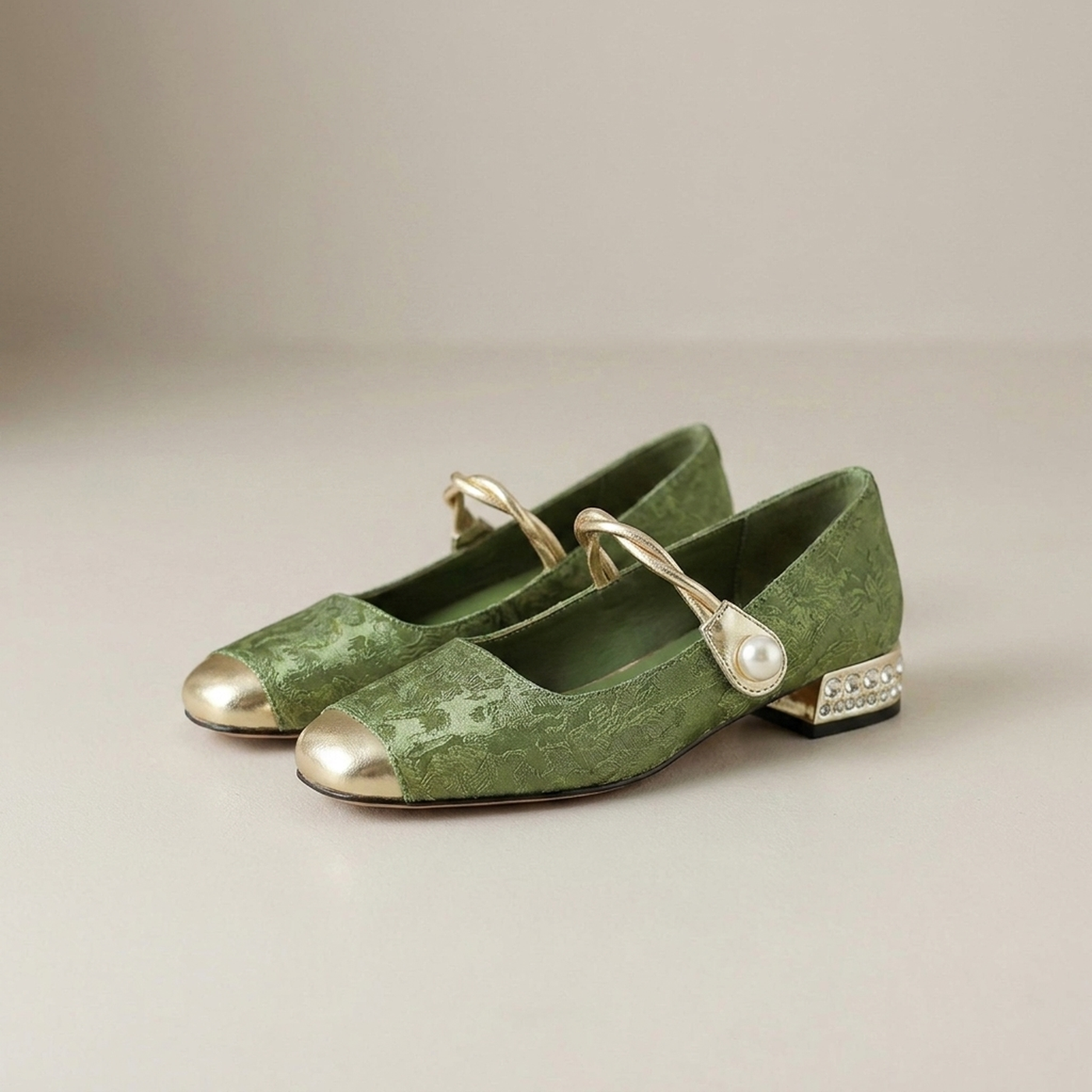 PLUXSTYLE::numise::everyday-mary-jane-shoes::closeup-detail