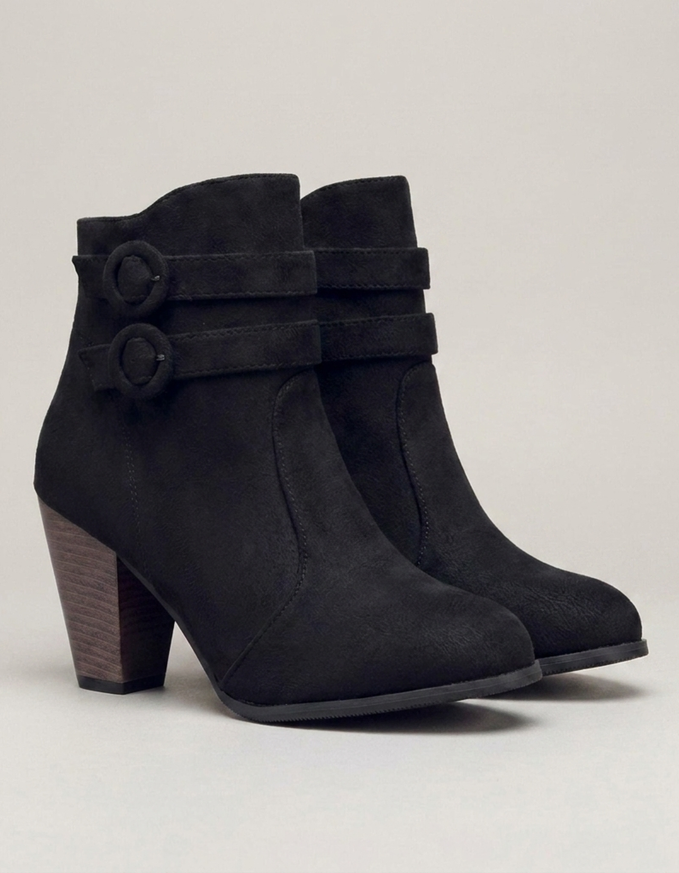 PLUXSTYLE::numise::womens-buckle-detail-cowboy-boots::closeup-detail