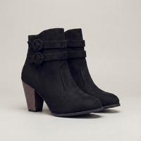 PLUXSTYLE::numise::womens-buckle-detail-cowboy-boots::closeup-detail